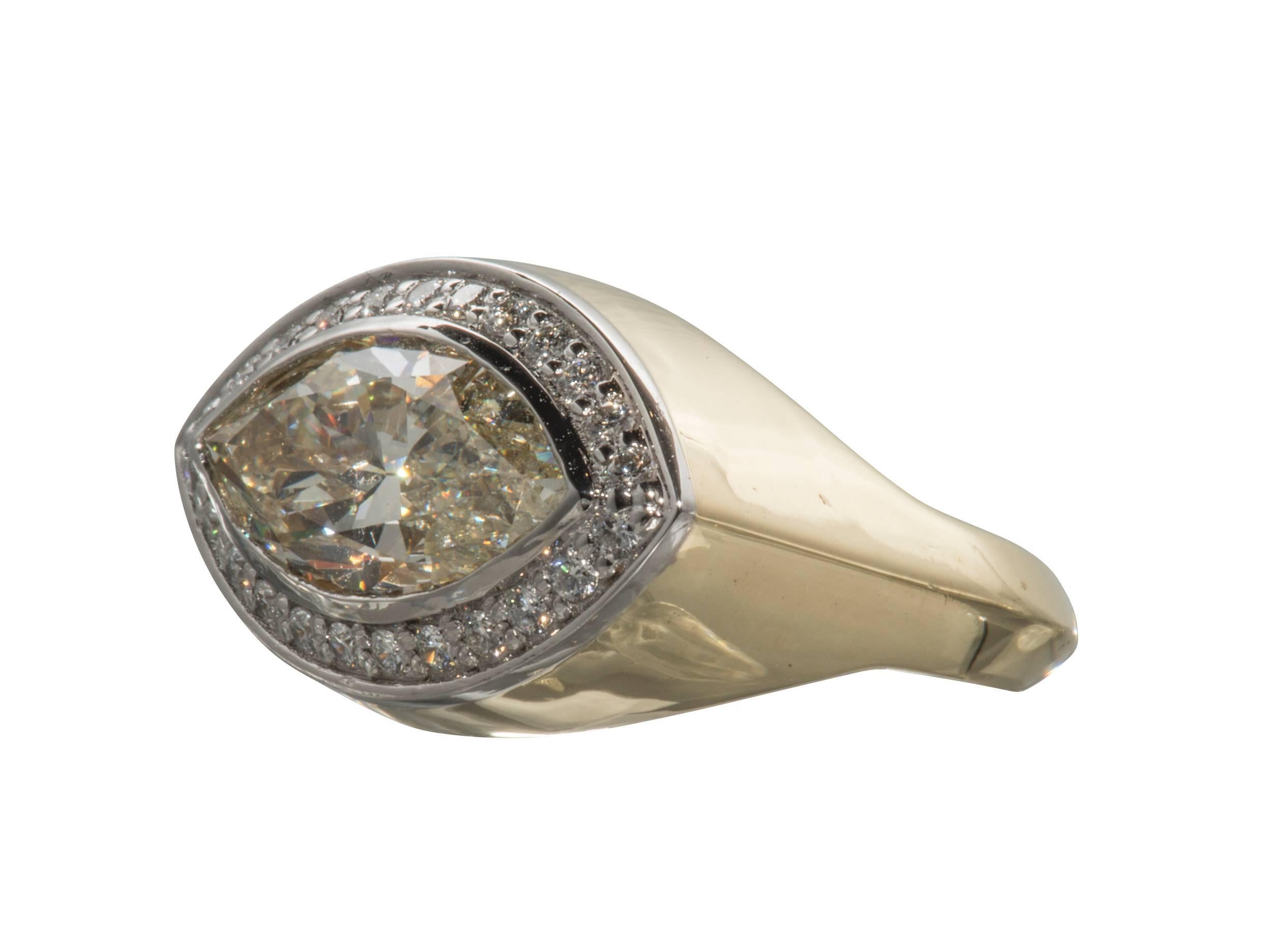Yellow Marquise Diamond gold Ring In Excellent Condition For Sale In Houston, TX
