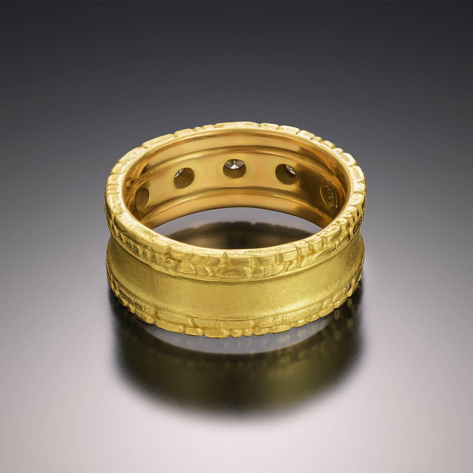 Gold Band with Diamonds and Granulation In New Condition For Sale In Portland, ME