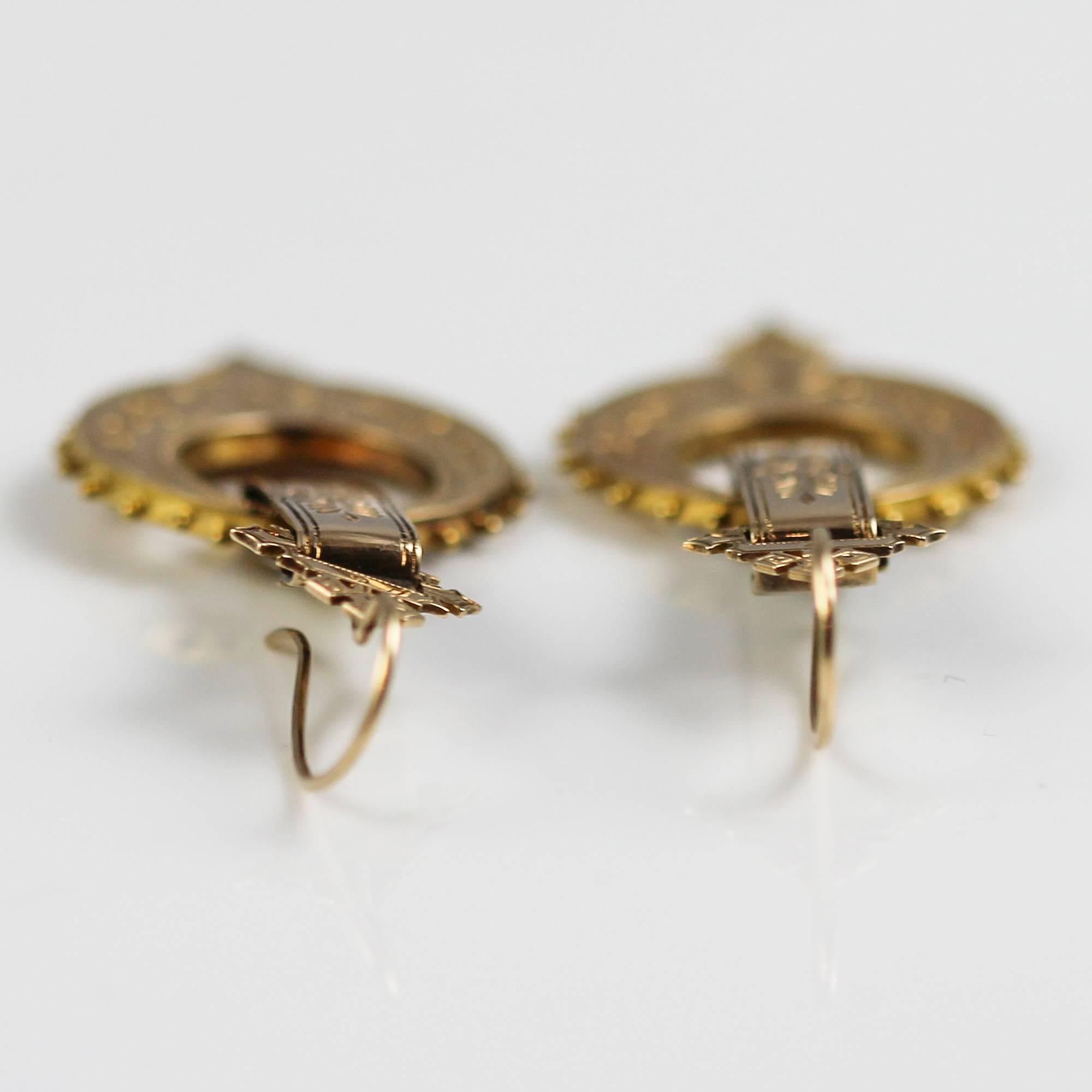 Victorian 14 Karat Yellow Gold Engraved Dangle Earrings In Excellent Condition In Birmingham, AL