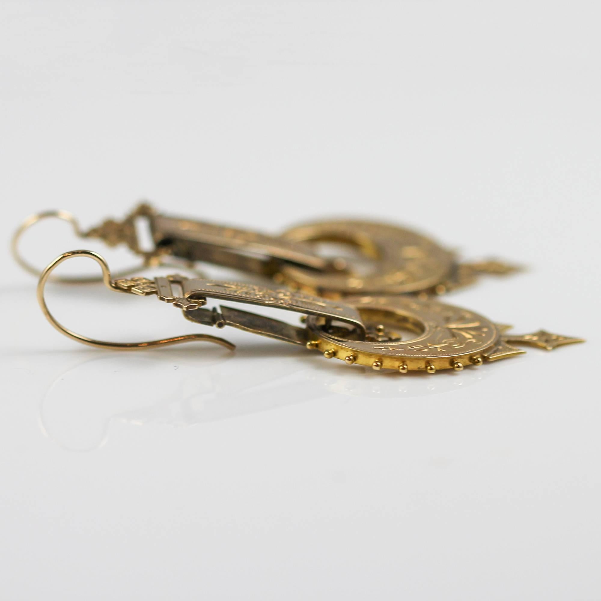 Late Victorian Victorian 14 Karat Yellow Gold Engraved Dangle Earrings