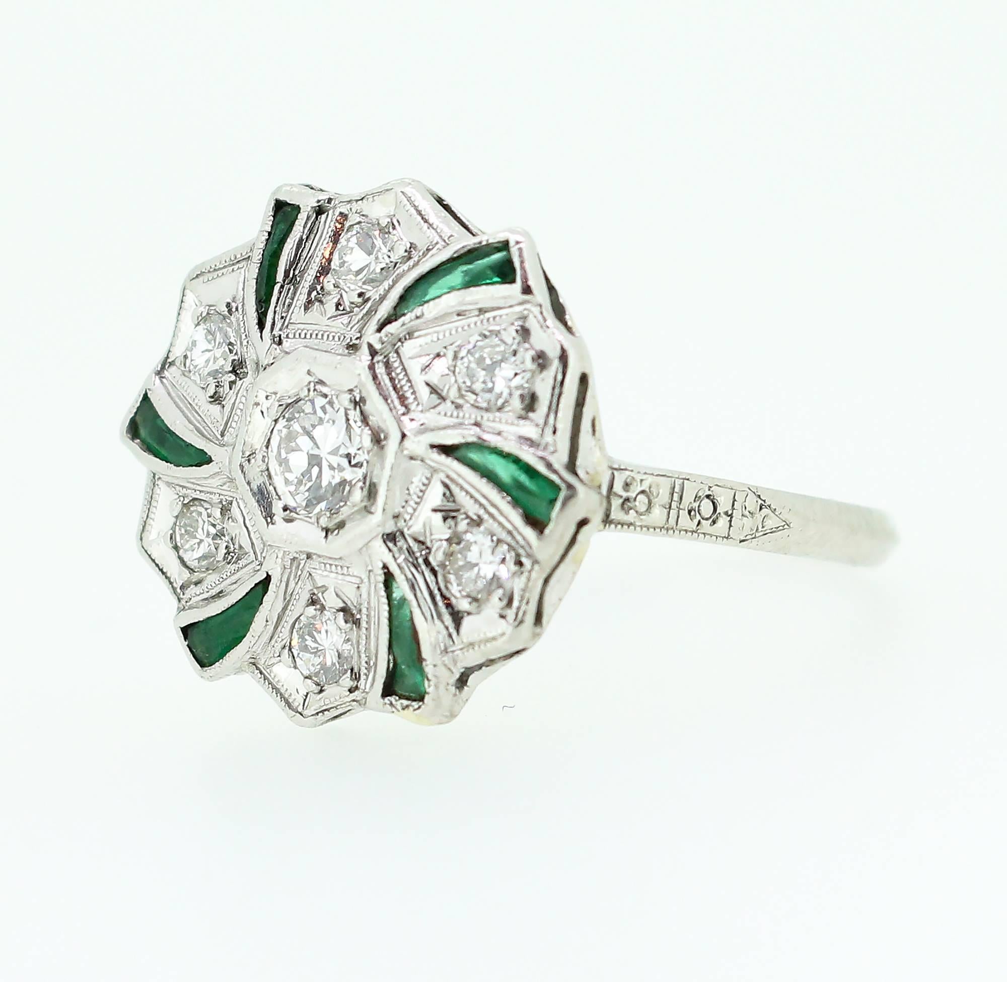 Late Art Deco Emerald Diamond Platinum Swirl-Style Ring In Good Condition In Birmingham, AL
