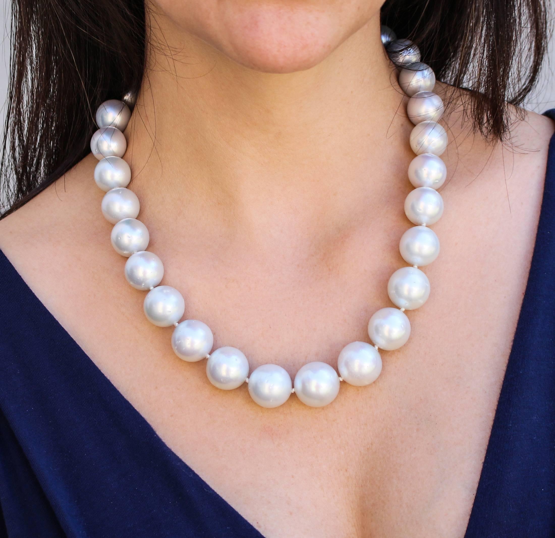 Graduated South Sea Pearl Necklace Strand With Diamond Clasp In Excellent Condition In Birmingham, AL