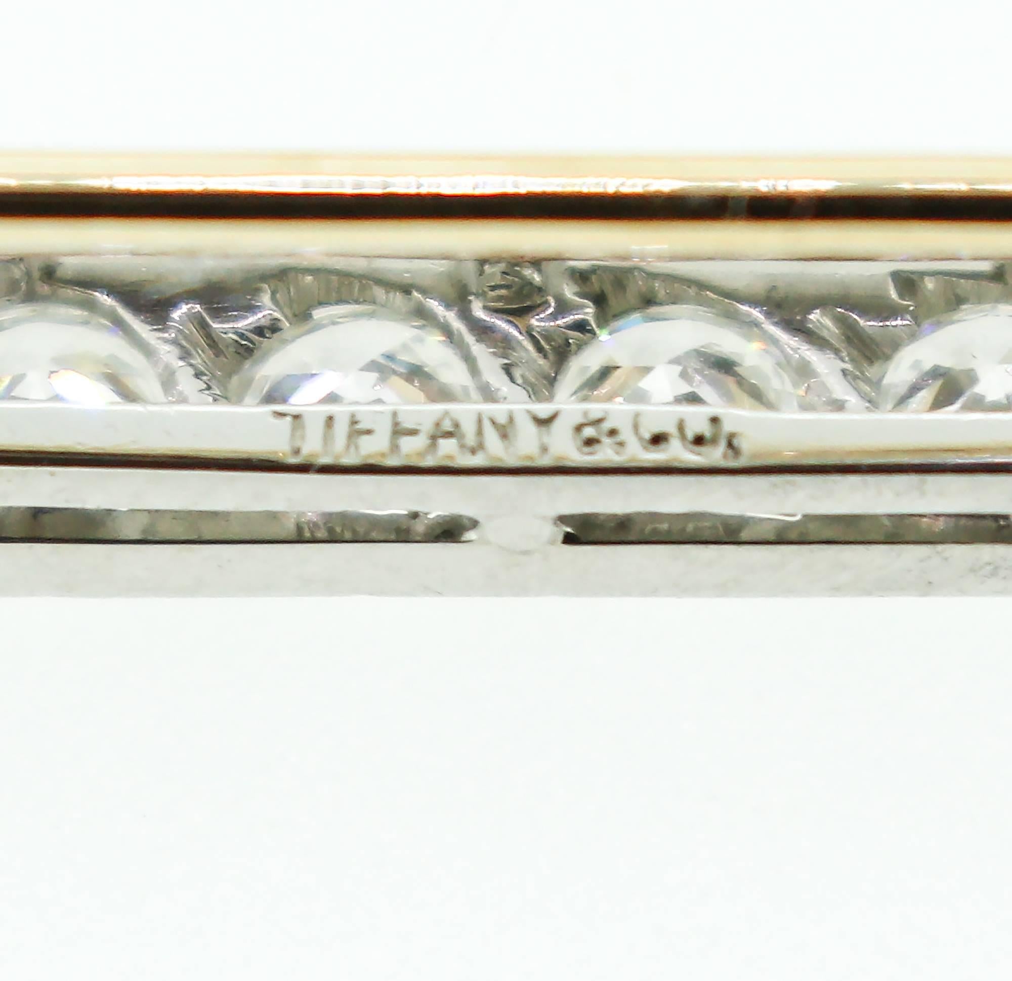 This Tiffany & Co. bar pin features 16 transitional cut diamonds, which weigh an approximate total of 2.50ctw and grade as 