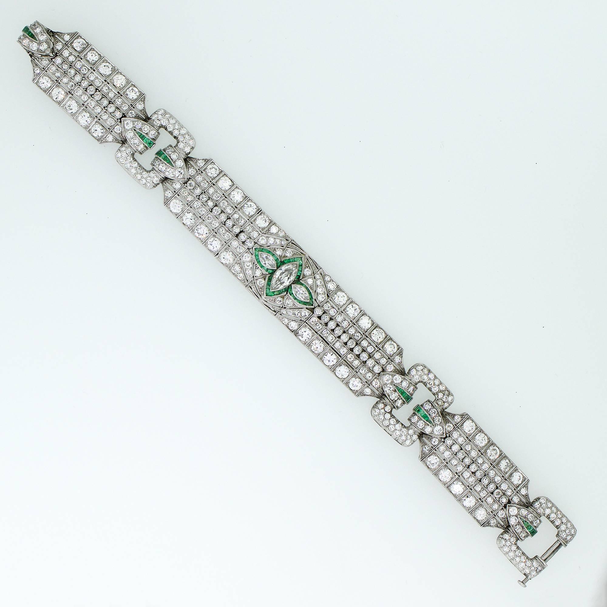 The total diamond weight of the remarkable Art Deco bracelet is estimated to be 17.30 carats with the diamonds grading as 