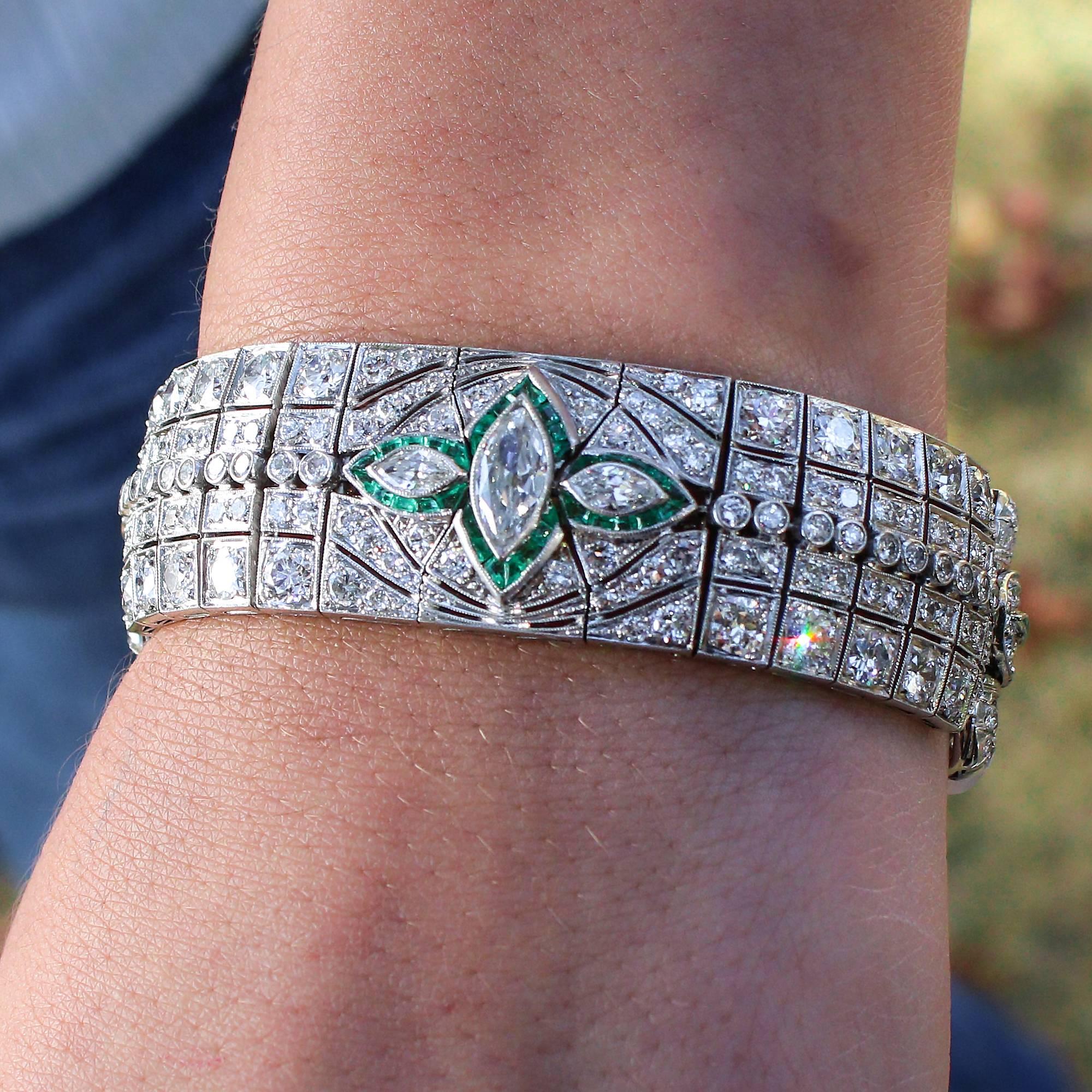 Magnificent 1920s Art Deco Platinum Diamond and Emerald Bracelet 2