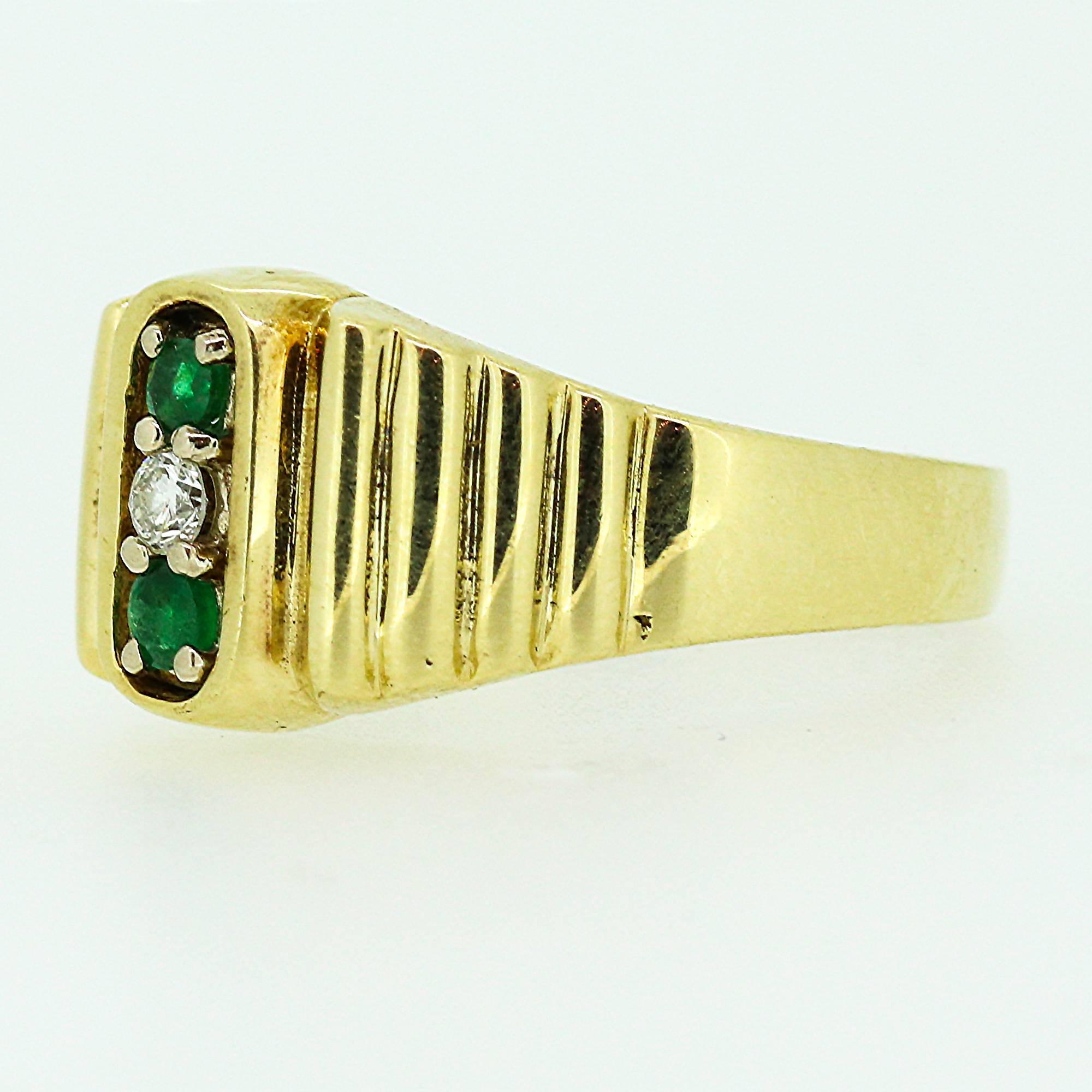 1970 Van Cleef & Arpels Emerald Diamond Gold Ring In Excellent Condition In Birmingham, AL
