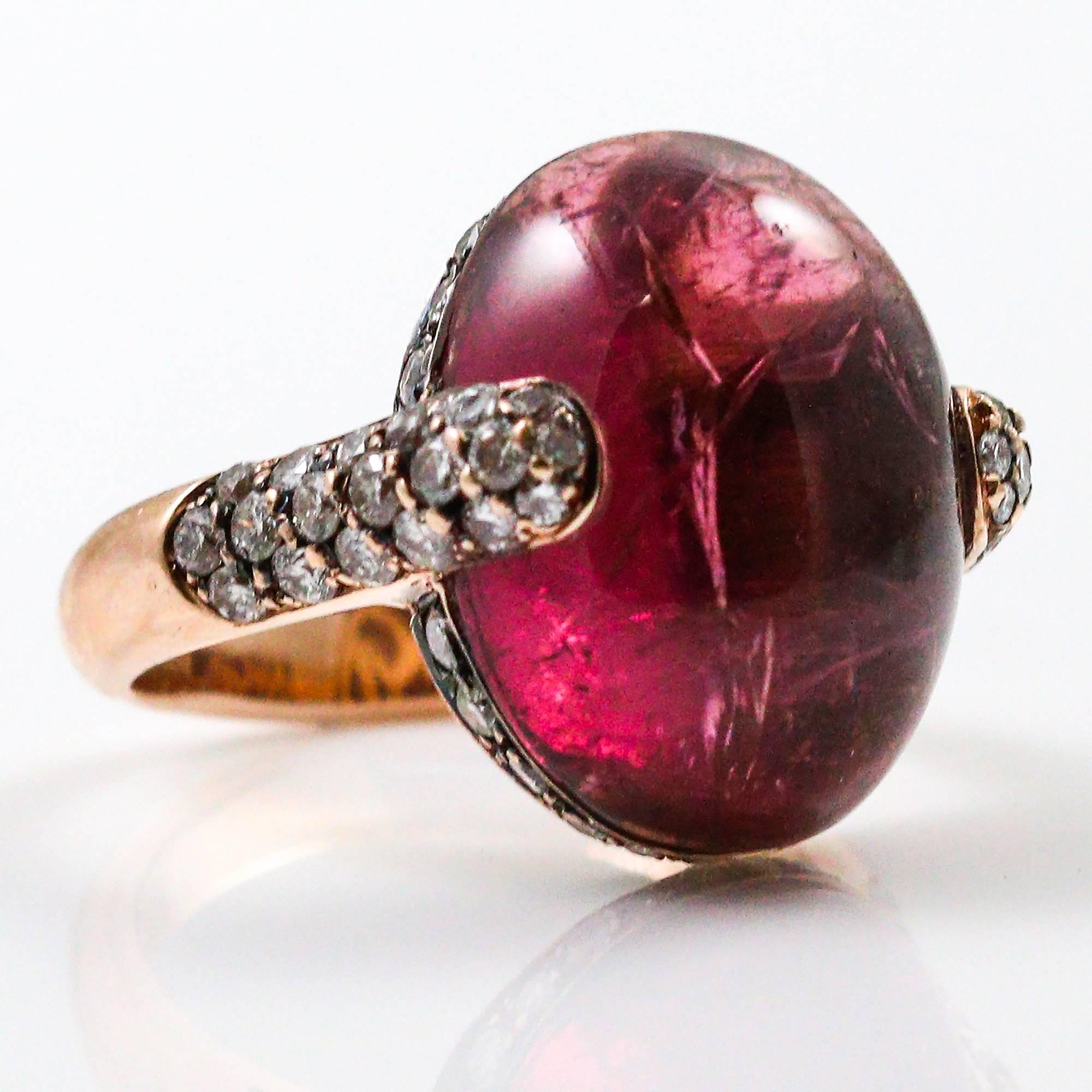 Bague en or avec tourmaline rubellite taillée en cabochon et diamant Excellent état à Birmingham, AL