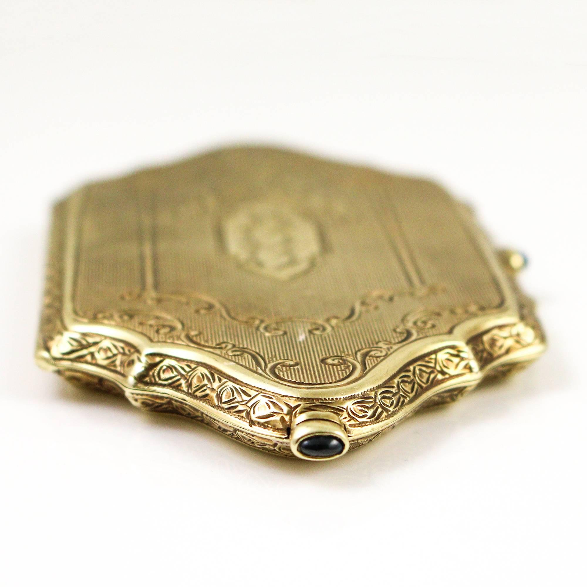 Retro Exquisite Gold Engraved Compact With Sapphire Accents