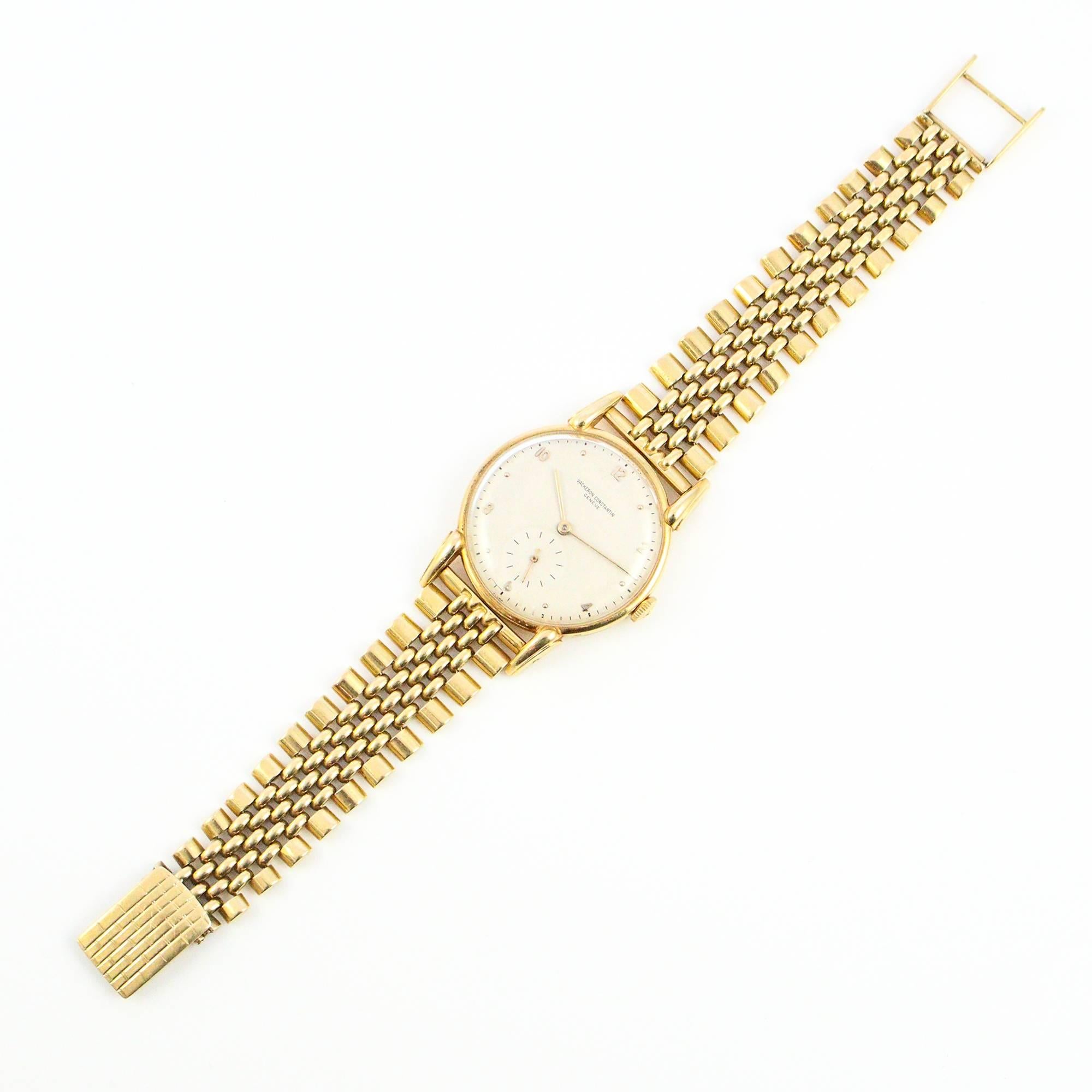 This timeless Vacheron Constantin timepiece is made in 18k yellow gold with a very well preserved 34mm dial. The watch dates to between 1940-1945 based on the movement serial number (461083). The movement is a manual wind with 17 jewels. The