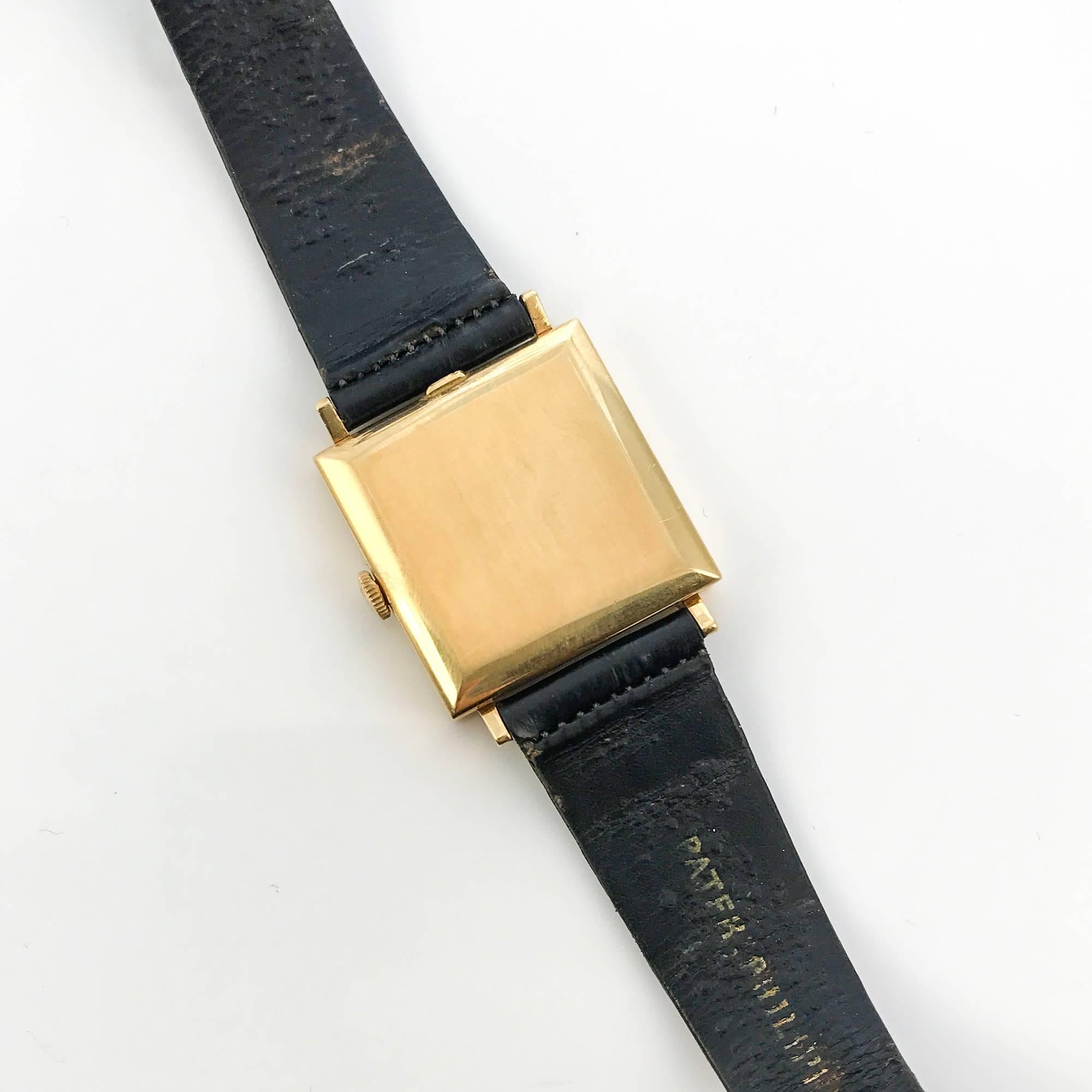 This stunning Patek Philippe Frecerro is made in 18k yellow gold with a square face measuring 26mm in both directions. The dial is clean white and marked with the names "Patek Philippe" and "Tiffany & Co". The watch features