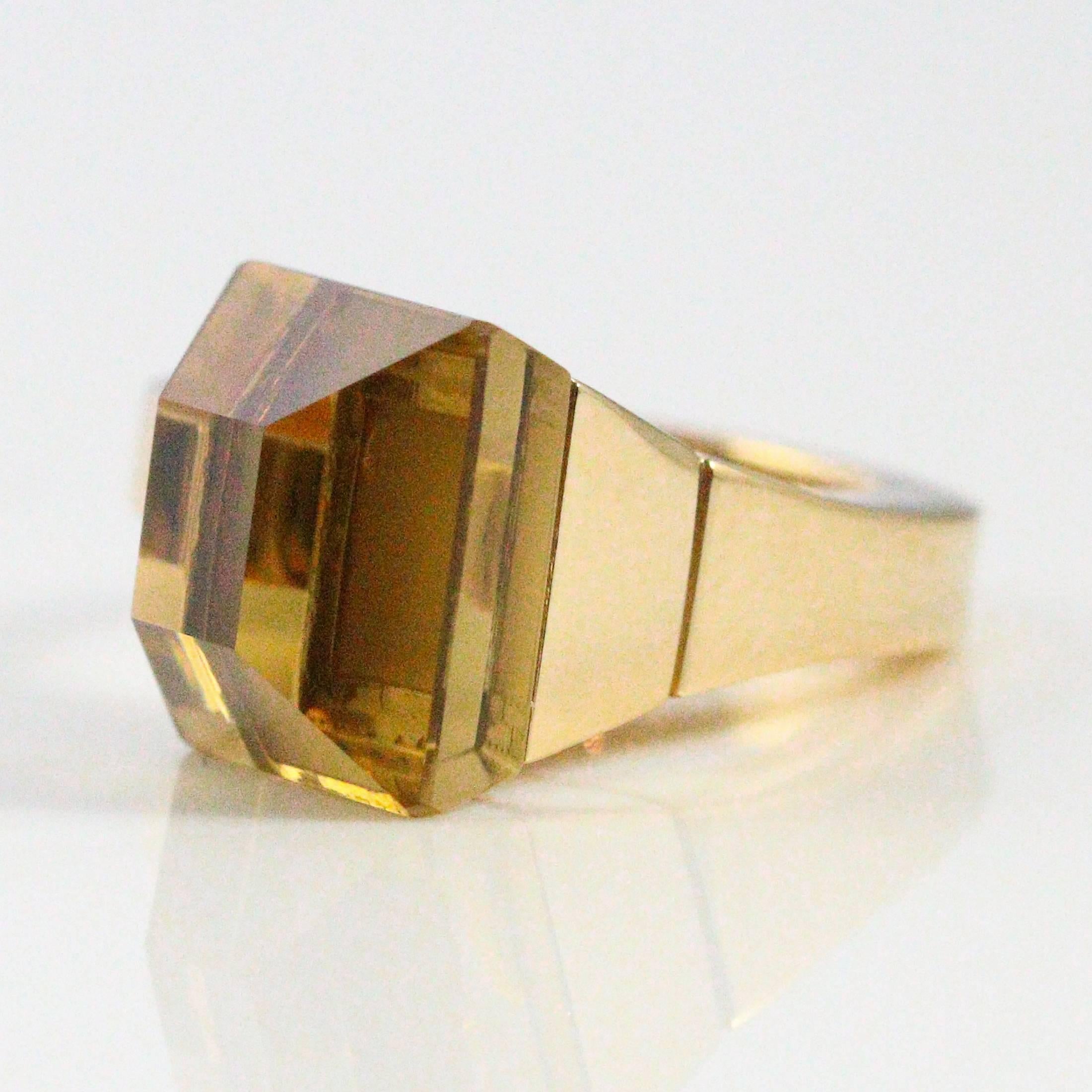 Modern 18 Karat Yellow Gold Gucci Chiodo Ring with Citrine