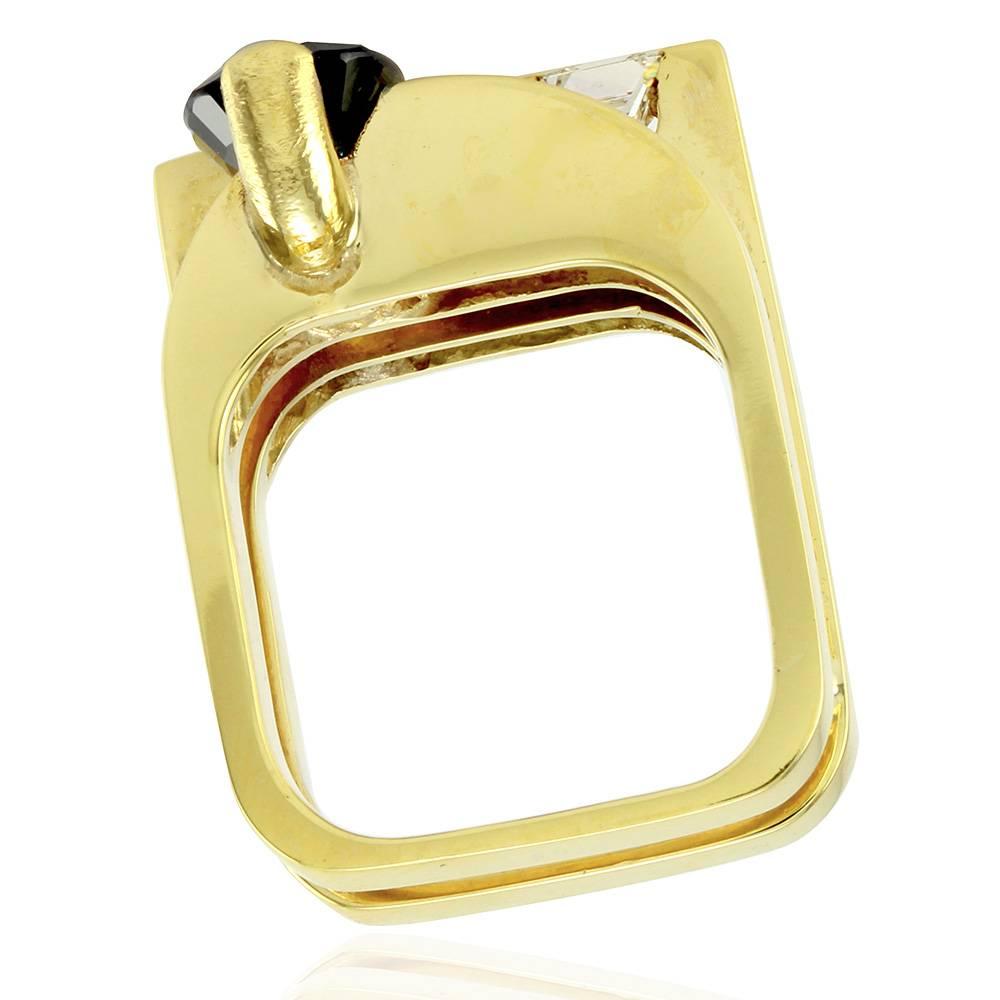 Contemporary Sapphire Diamond Solitaire Yellow Gold Ring For Sale 1