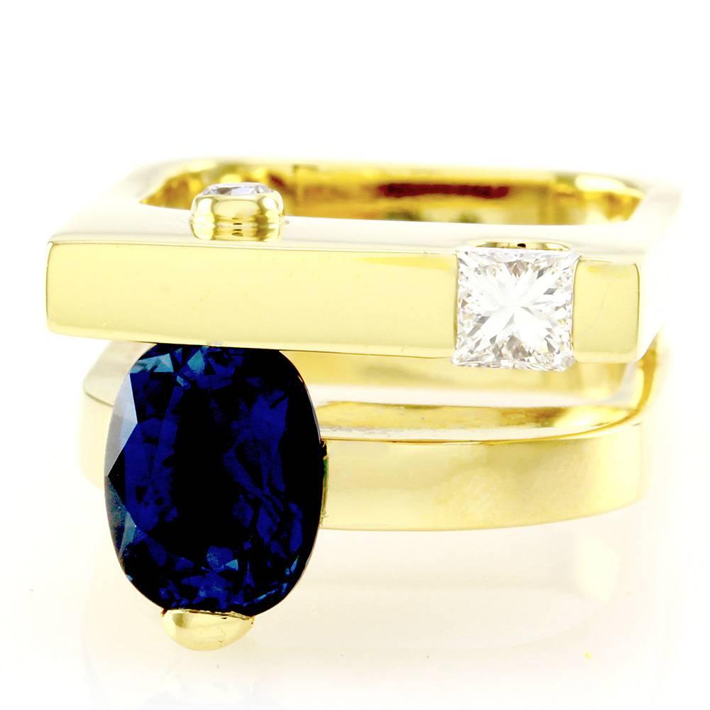 Contemporary Sapphire Diamond Solitaire Yellow Gold Ring In Excellent Condition For Sale In Scottsdale, AZ