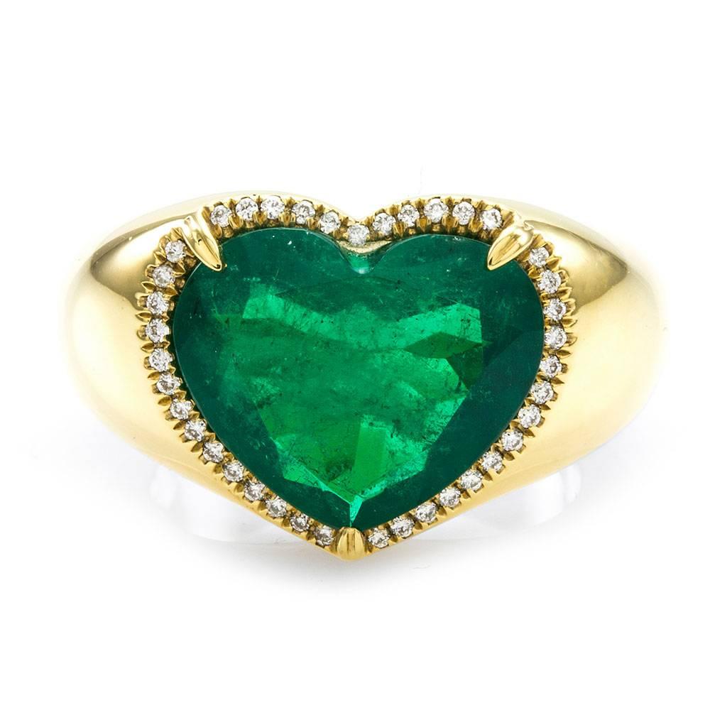 Heart cut emerald in a pavé diamond halo ring high polished 18K yellow gold. There are one heart cut emerald (4.51ct) and thirty-nine round brilliant cut diamonds (0.11ctw) with a color of E-F and a clarity of VS1-VS2. The emerald is prong set, and