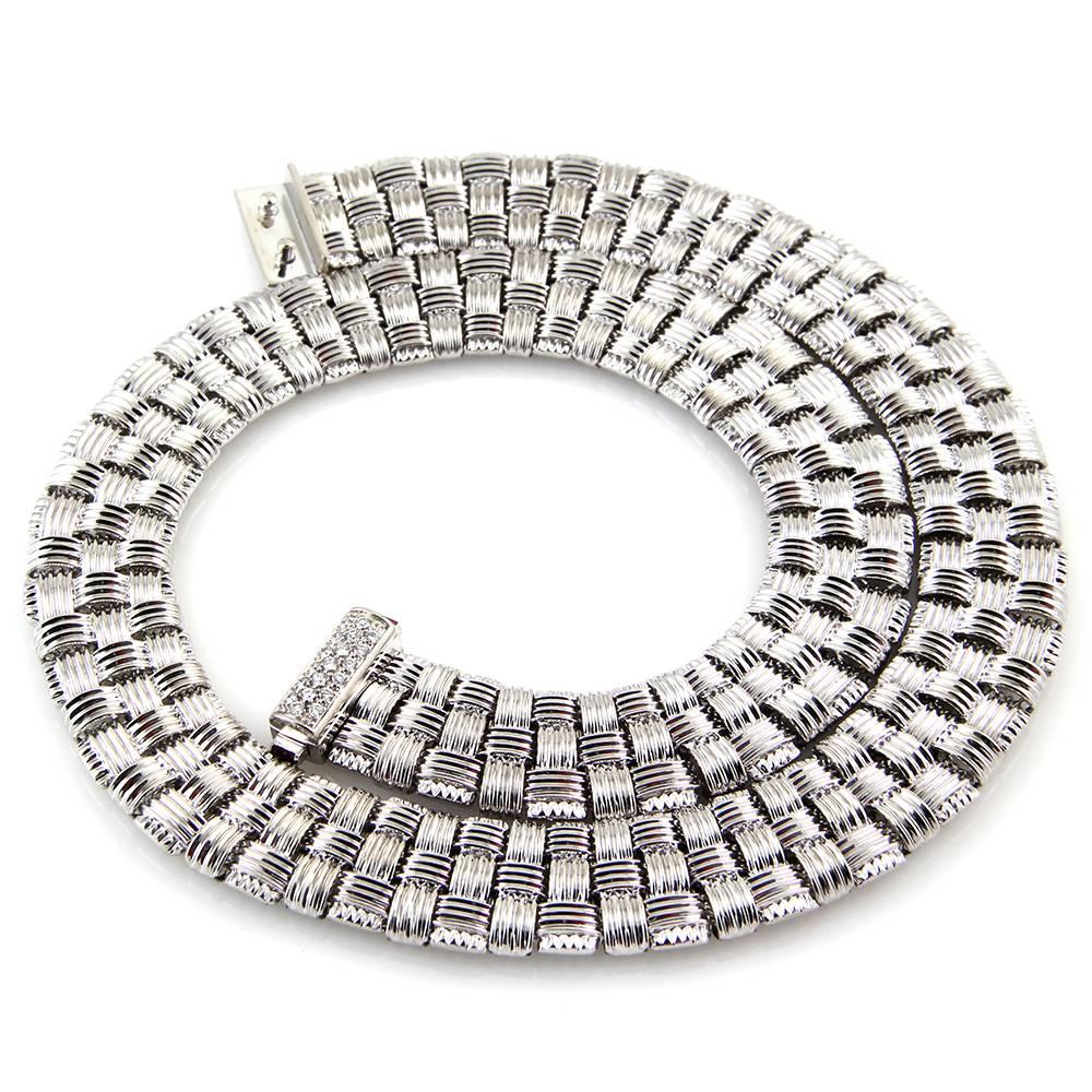 Roberto Coin Appassionista Necklace with Pavé Diamonds In Excellent Condition For Sale In Scottsdale, AZ