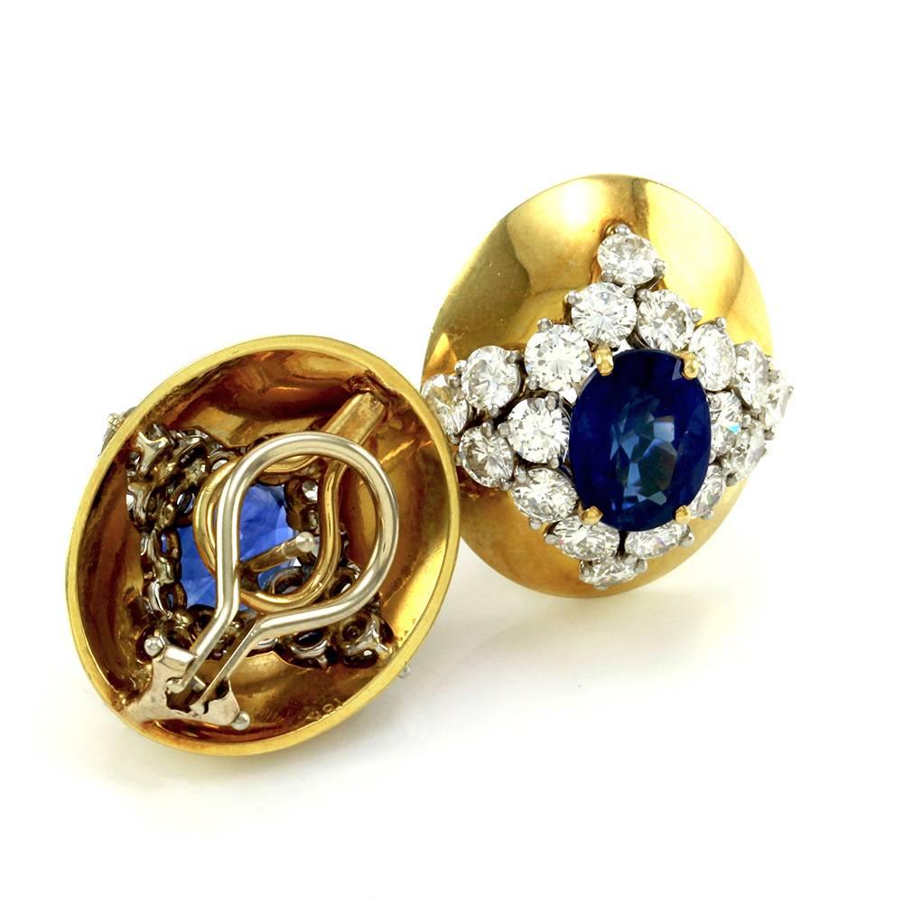Genuine Sapphire and Diamond Button Earrings in 18K Yellow Gold In Excellent Condition For Sale In Scottsdale, AZ