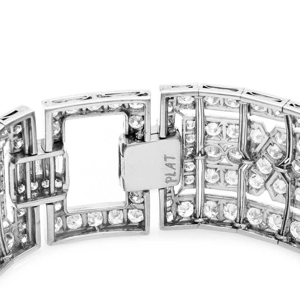 Vintage Art Deco diamond and emerald bracelet in high polished platinum. There are three antique cut marquise diamonds (1.00ct - 5.1mm x 11.3mm x 3.0mm J SI1/ 1.00ct - 5.1mm x 11.7mm x 2.15mm J VS1/ 1.00ct - 5.2mm x 10.5mm x 2.7mm J VS1). There are