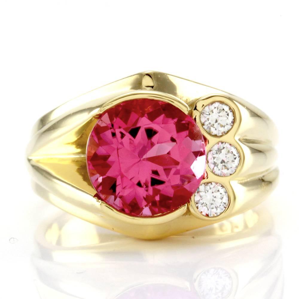 Vintage signed designer Michael Tatom rubellite and diamond ring set in 18K yellow gold. There are one round brilliant cut pink tourmaline (2.40ctw) and three round brilliant cut diamonds (0.21ctw) with a color of H-I and a clarity of VS-SI. The