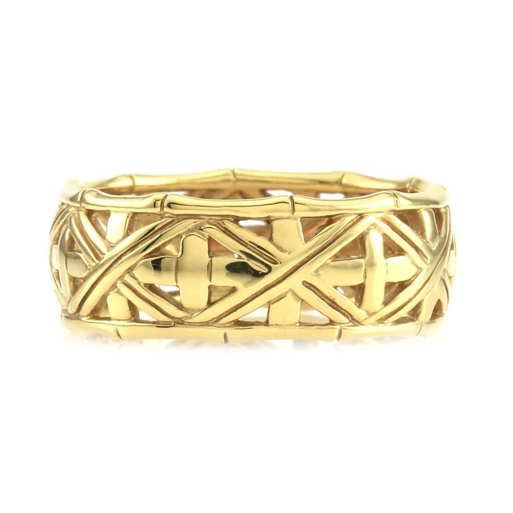 Men's John Hardy Bamboo woven eternity band/ ring set in 18K yellow gold. This band is 8.6mm wide, with a total weight of 7.7g/ 4.9dwt.

Size: 10

Hallmark/Maker's Mark: JH 18K INDONESIA

Retail Appraisal Value: $800.00
