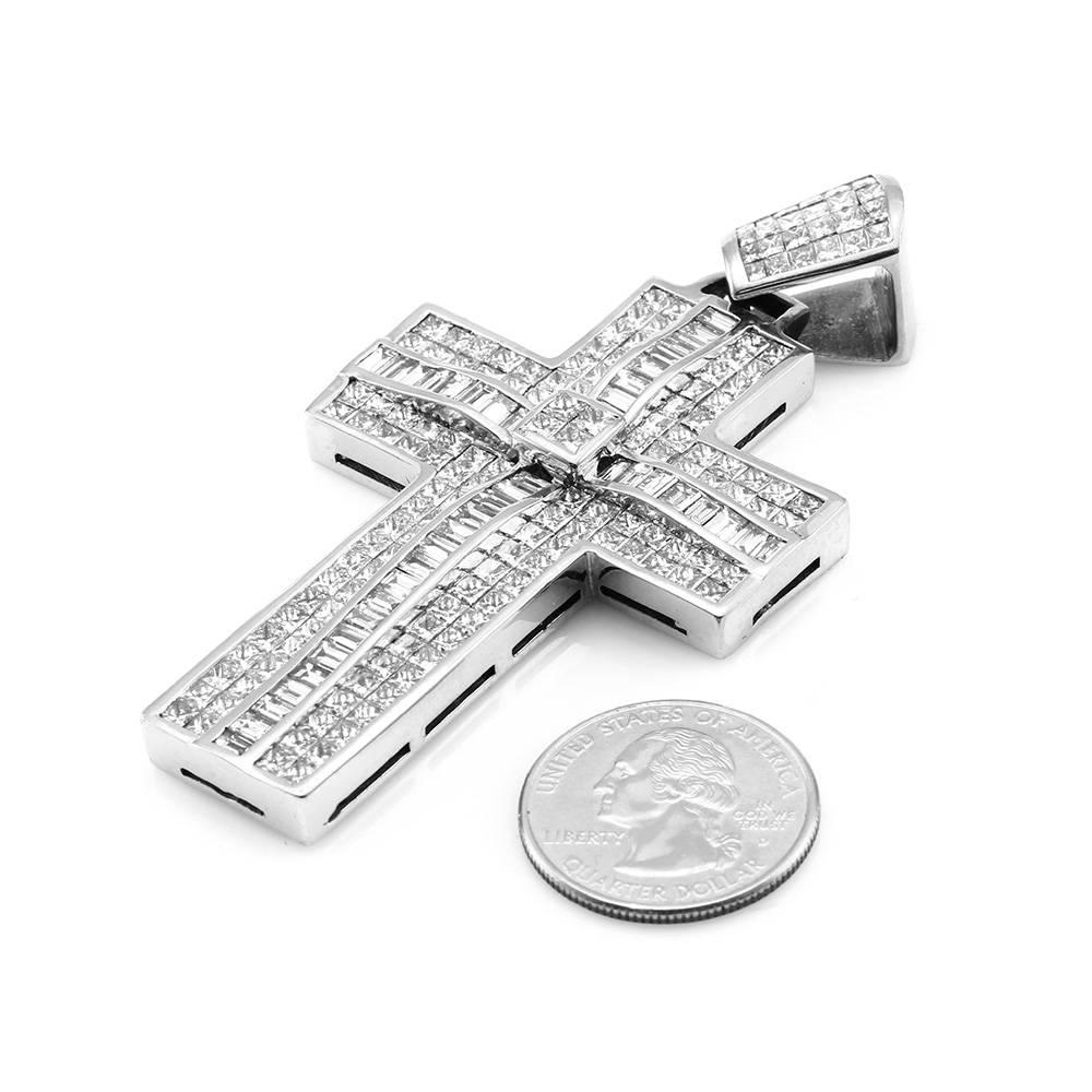 Large Multi-Cut Diamond and Gold Cross Pendant In Excellent Condition In Scottsdale, AZ