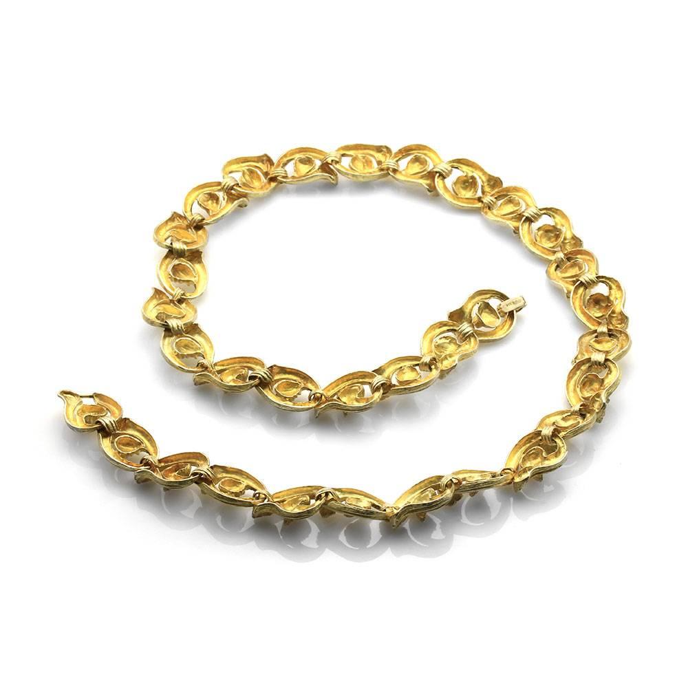 Large Scalloped Link Necklace in Textured Gold In Excellent Condition In Scottsdale, AZ