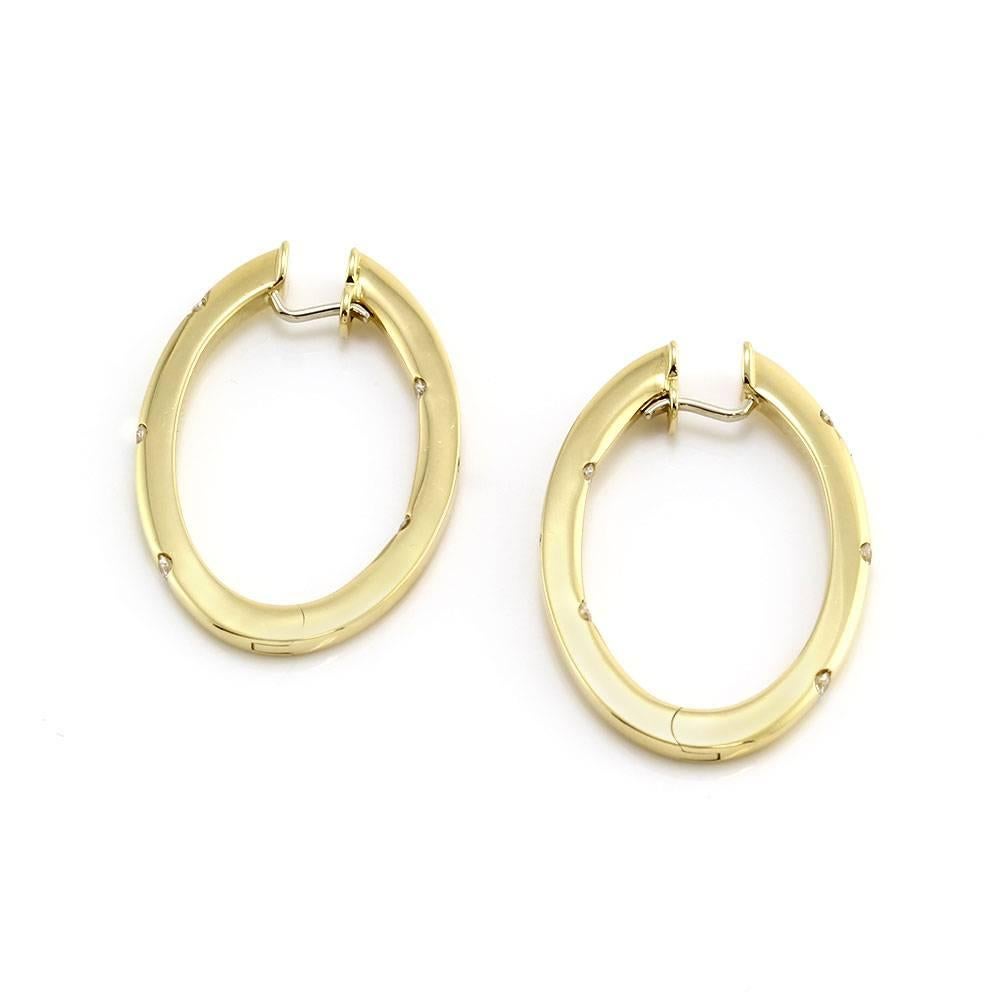Roberto Coin Parisienne inside-outside diamond hoop earrings set in 18K yellow gold. There are ten round brilliant cut diamonds (0.30ctw) with a color of G-H and a clarity of VS-SI. The diamonds are bar set, and these earrings have snap closures.