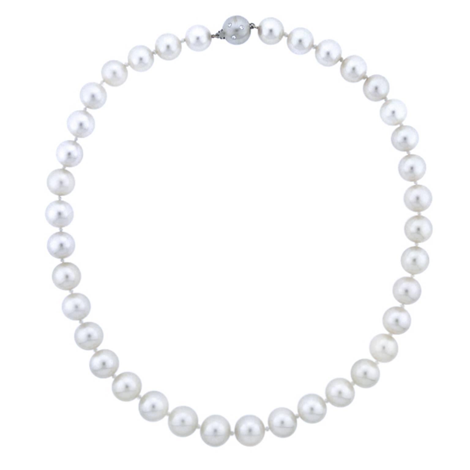 South Sea pearl necklaces of this quality in a uniform size are extremely rare. To economize, most graduate from smaller pearls in the back to larger pearls in the front. This amazing 18