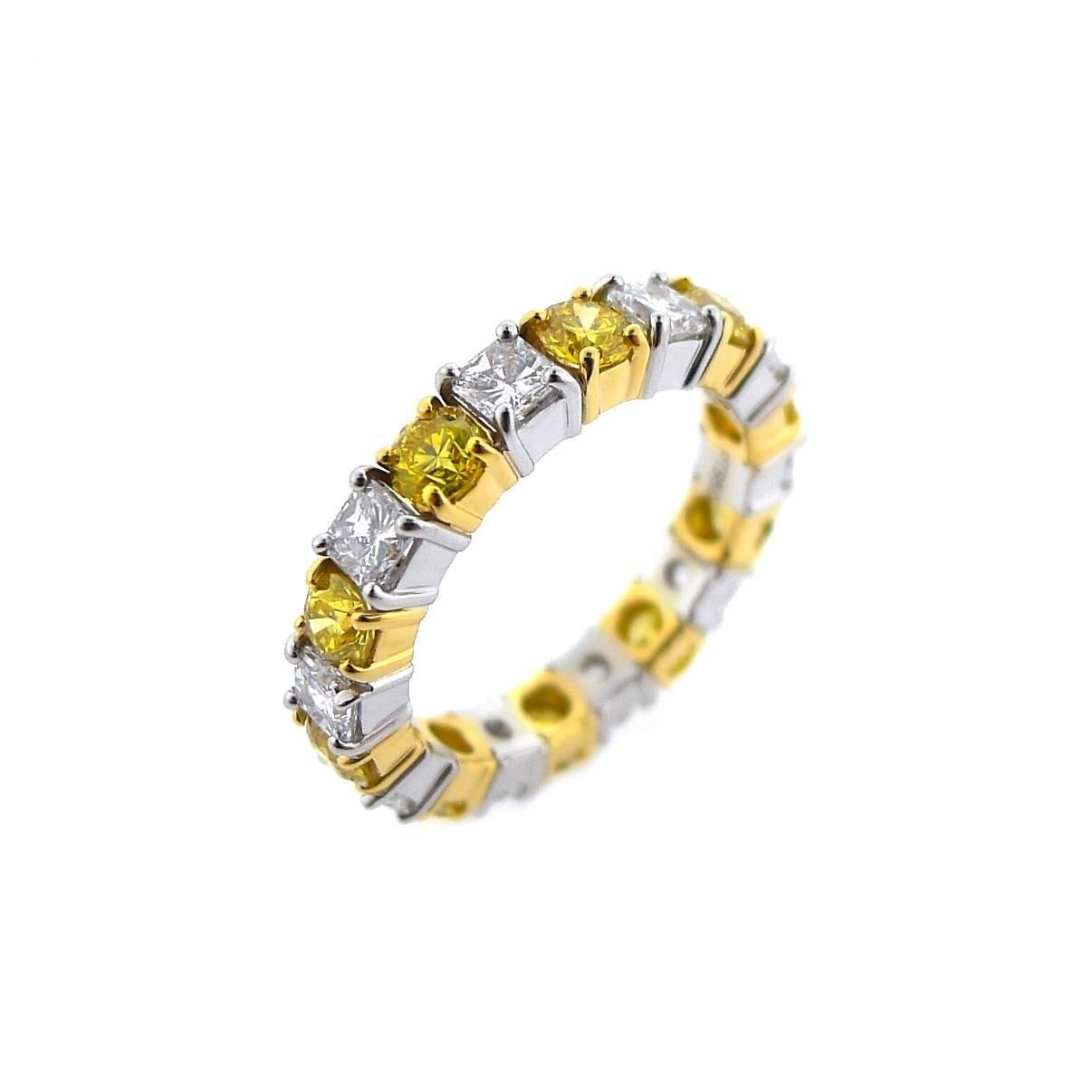 18K yellow gold and platinum, 10 radiant cut white diamonds totaling 1.50 carats, E/F color, VS clarity, 10 round fancy vivid yellow diamonds totaling 1.54 carats, VS clarity.