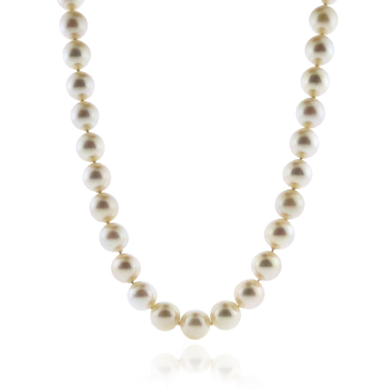 Cultured Pearl Necklace with Gold and Diamond Clasp In New Condition For Sale In Yardley, PA