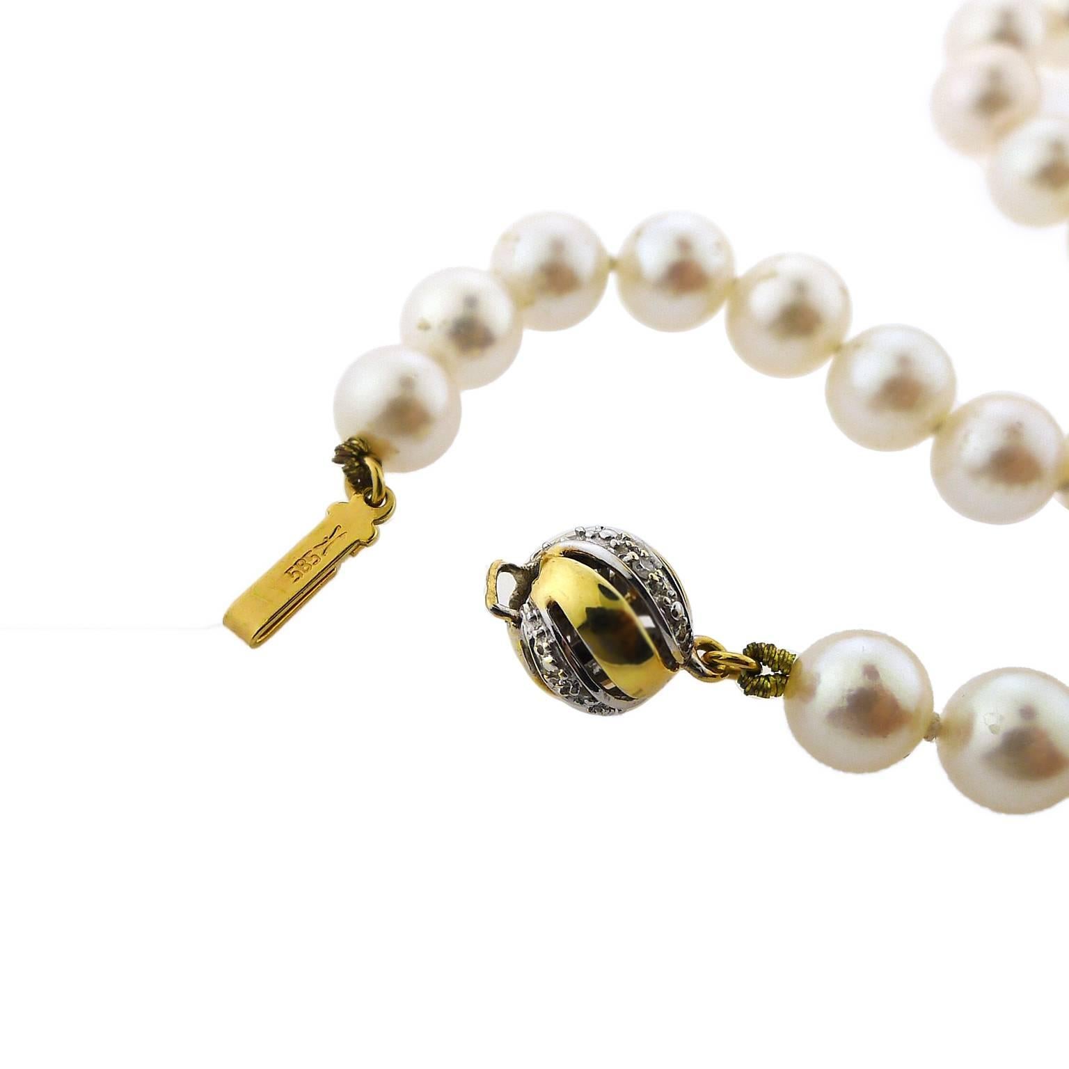 Women's Cultured Pearl Necklace with Gold and Diamond Clasp For Sale
