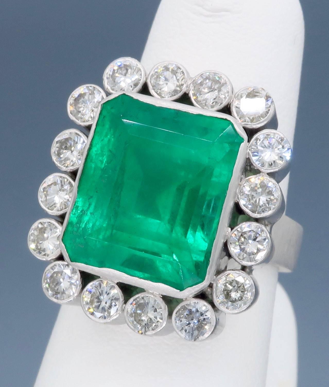 GIA Certified Columbian Emerald and Diamond White Gold Cocktail Ring  In Good Condition In Webster, NY