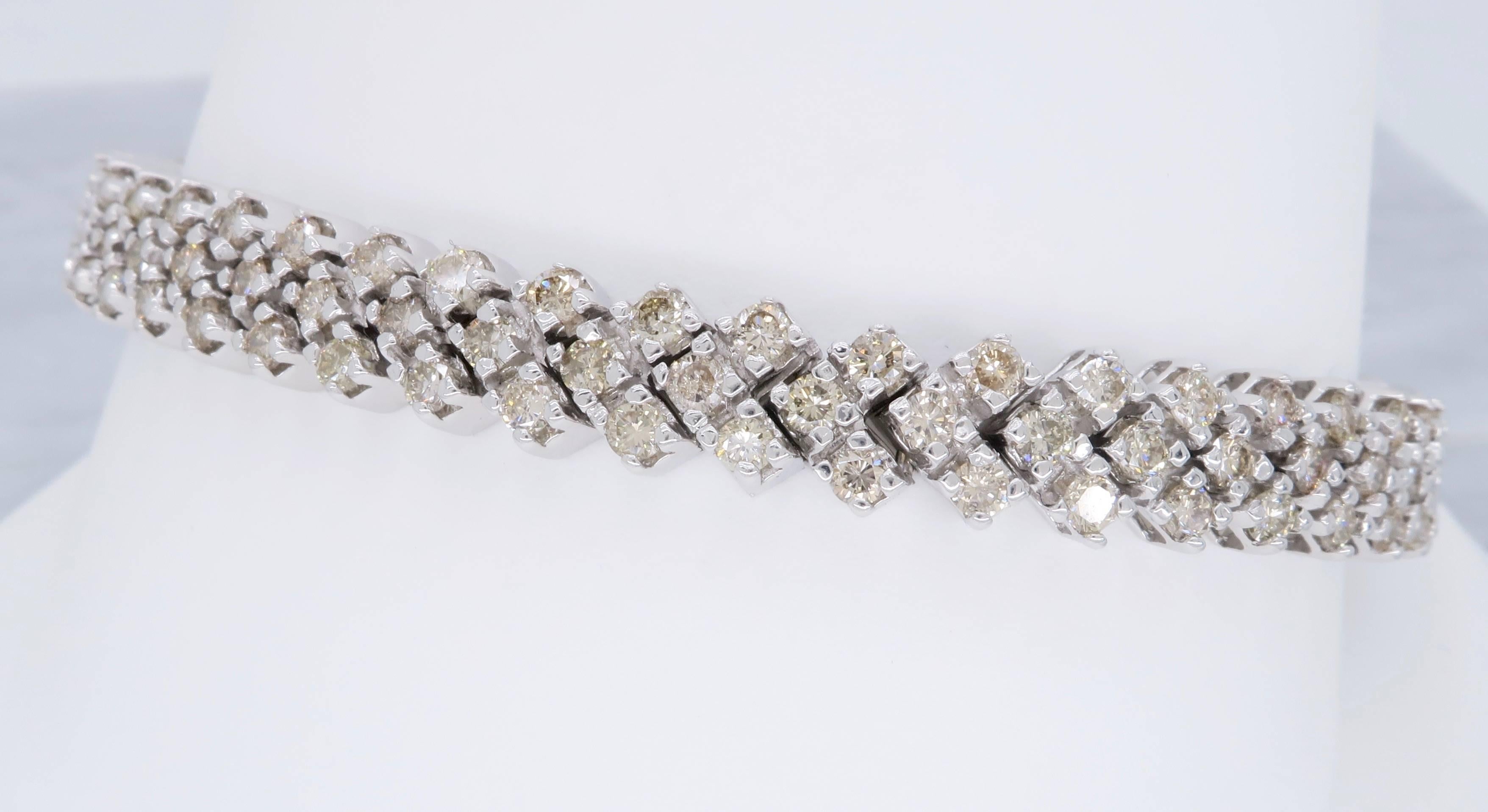 4.00 Carat Diamond White Gold Tennis Bracelet  In Excellent Condition In Webster, NY