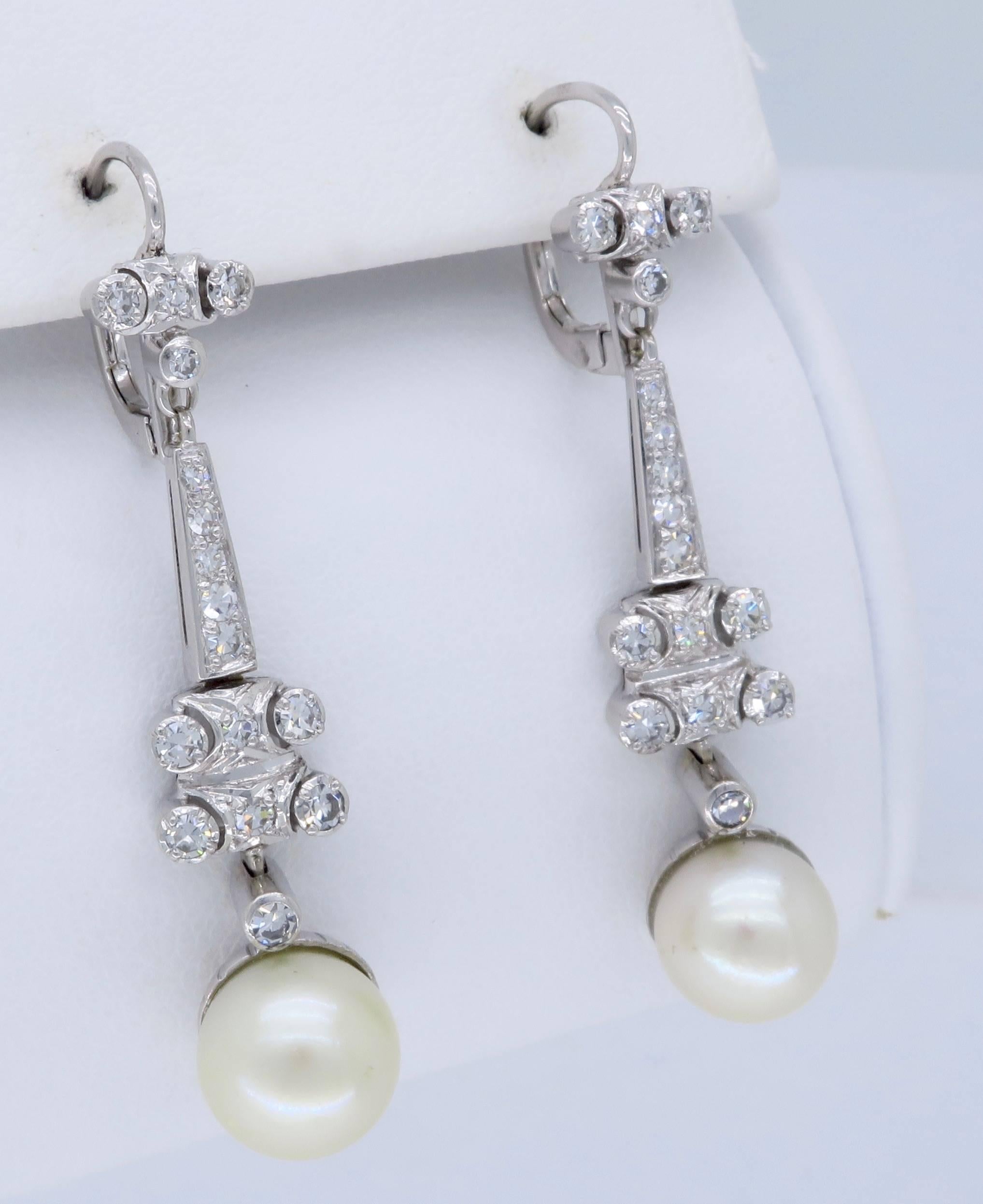 18 Karat White Gold Diamond and Pearl Drop Earrings In Excellent Condition In Webster, NY