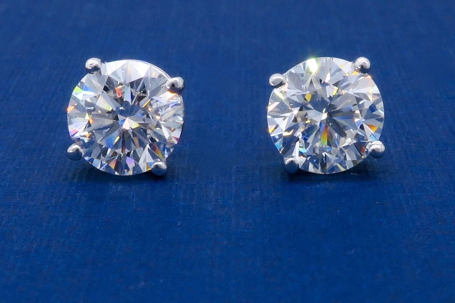 2.04 Carat Round Brilliant Cut Diamond Stud Earrings In Excellent Condition In Webster, NY