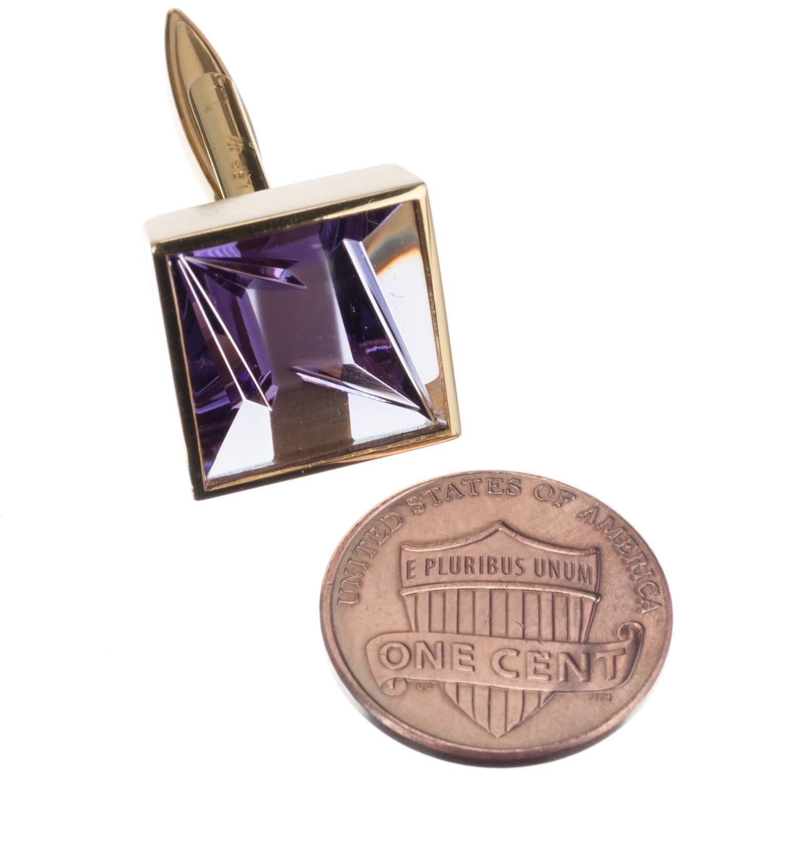 Women's or Men's Munsteiner Fantasy Cut Amethyst Cufflinks in 18 Karat Yellow Gold For Sale