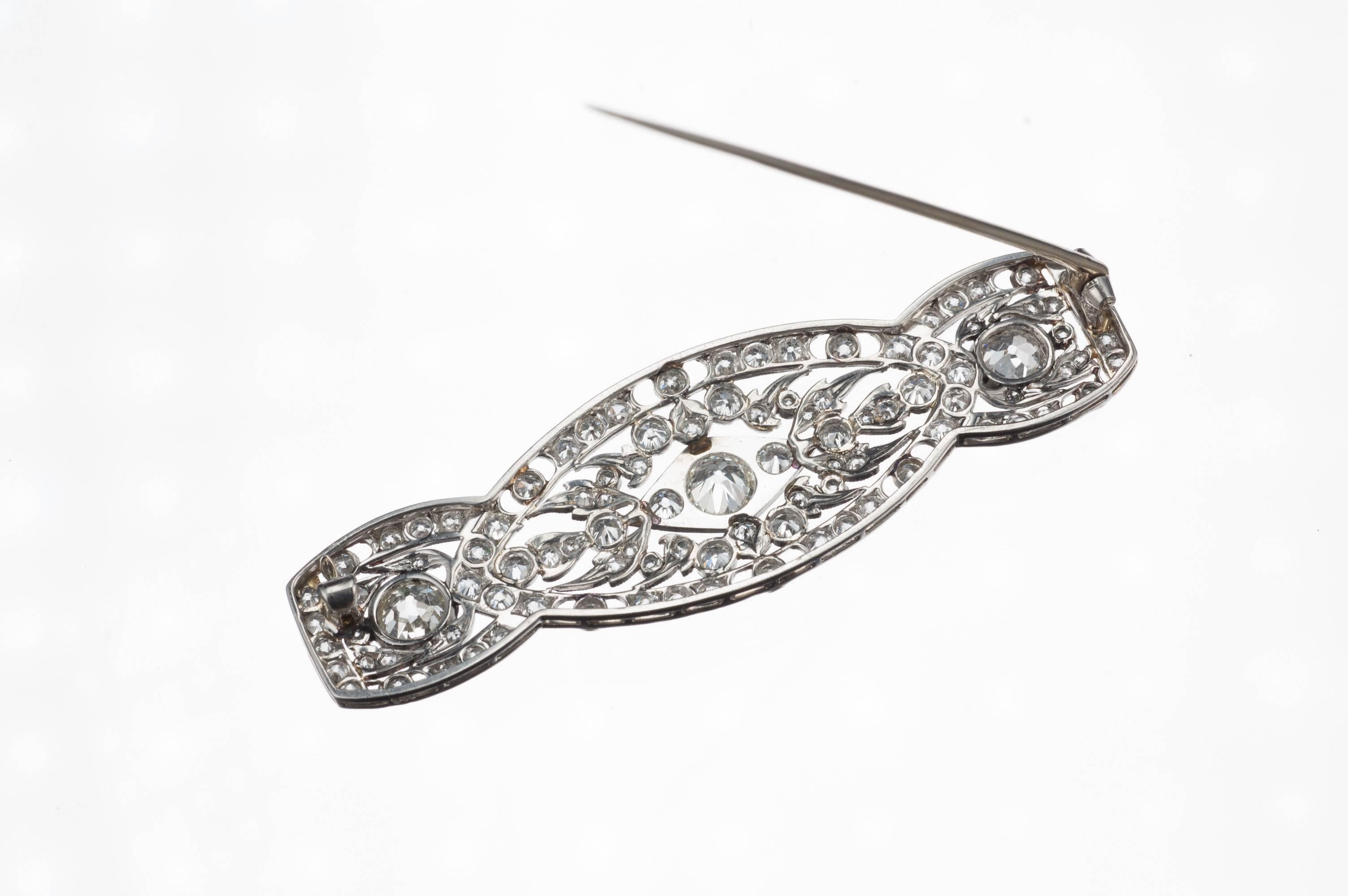 Diamond Art Deco Brooch in Platinum and 14 Karat White Gold For Sale 1