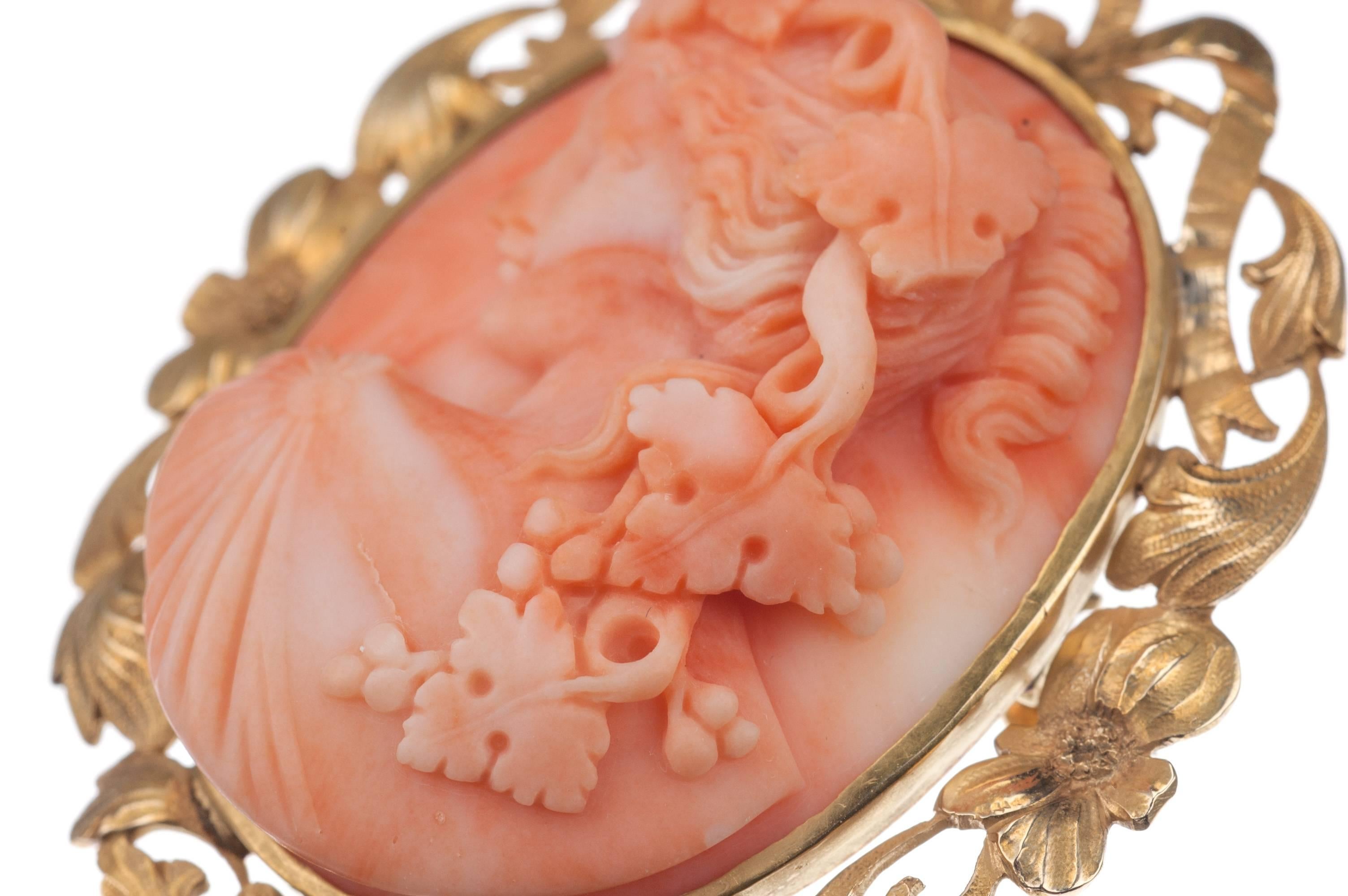 Coral Cameo Brooch and Pendant in 14 Karat Yellow Gold In New Condition For Sale In Saint Louis, MO