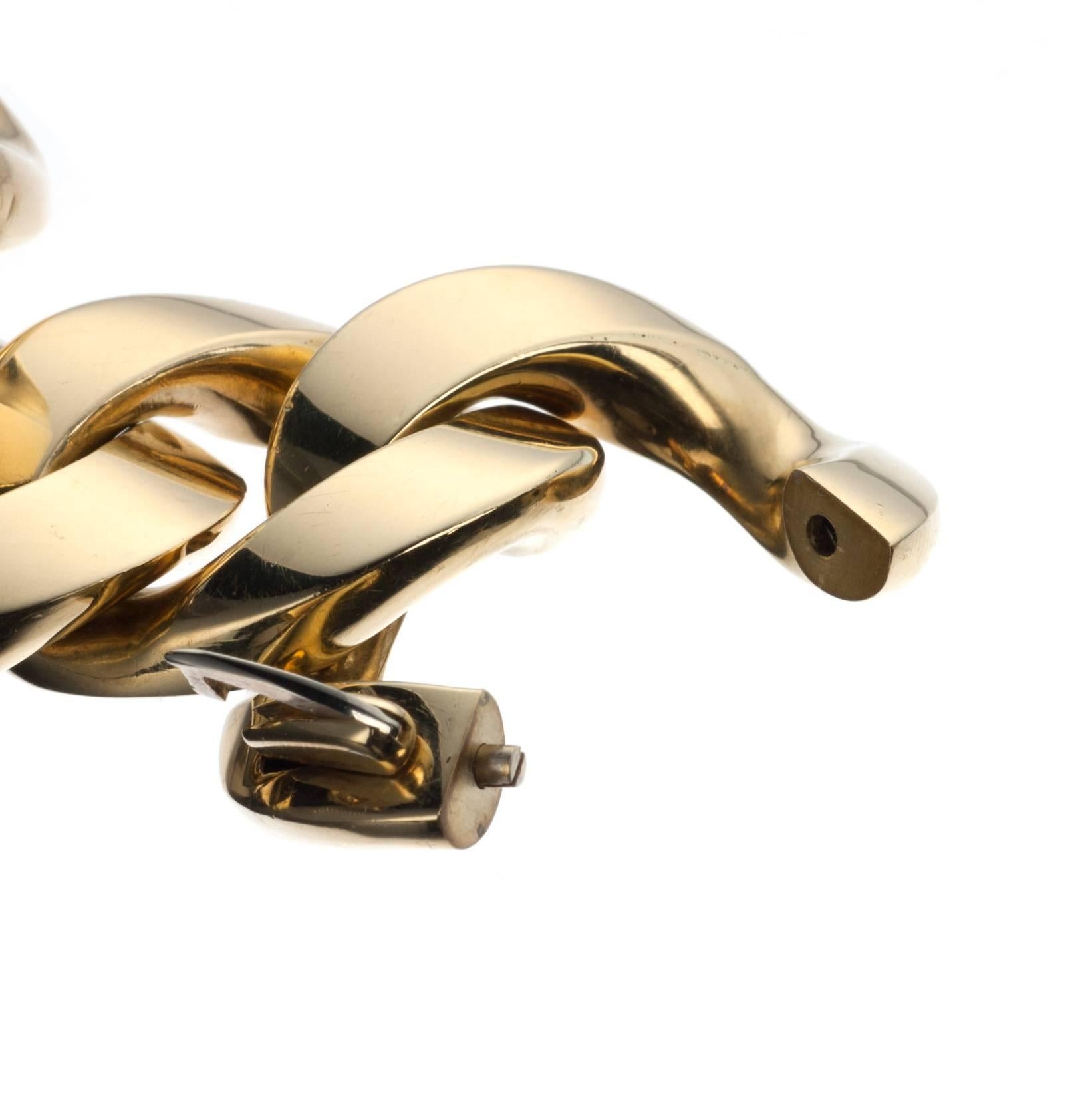 Curb Link Bracelet in 18 Karat Yellow Gold For Sale 1