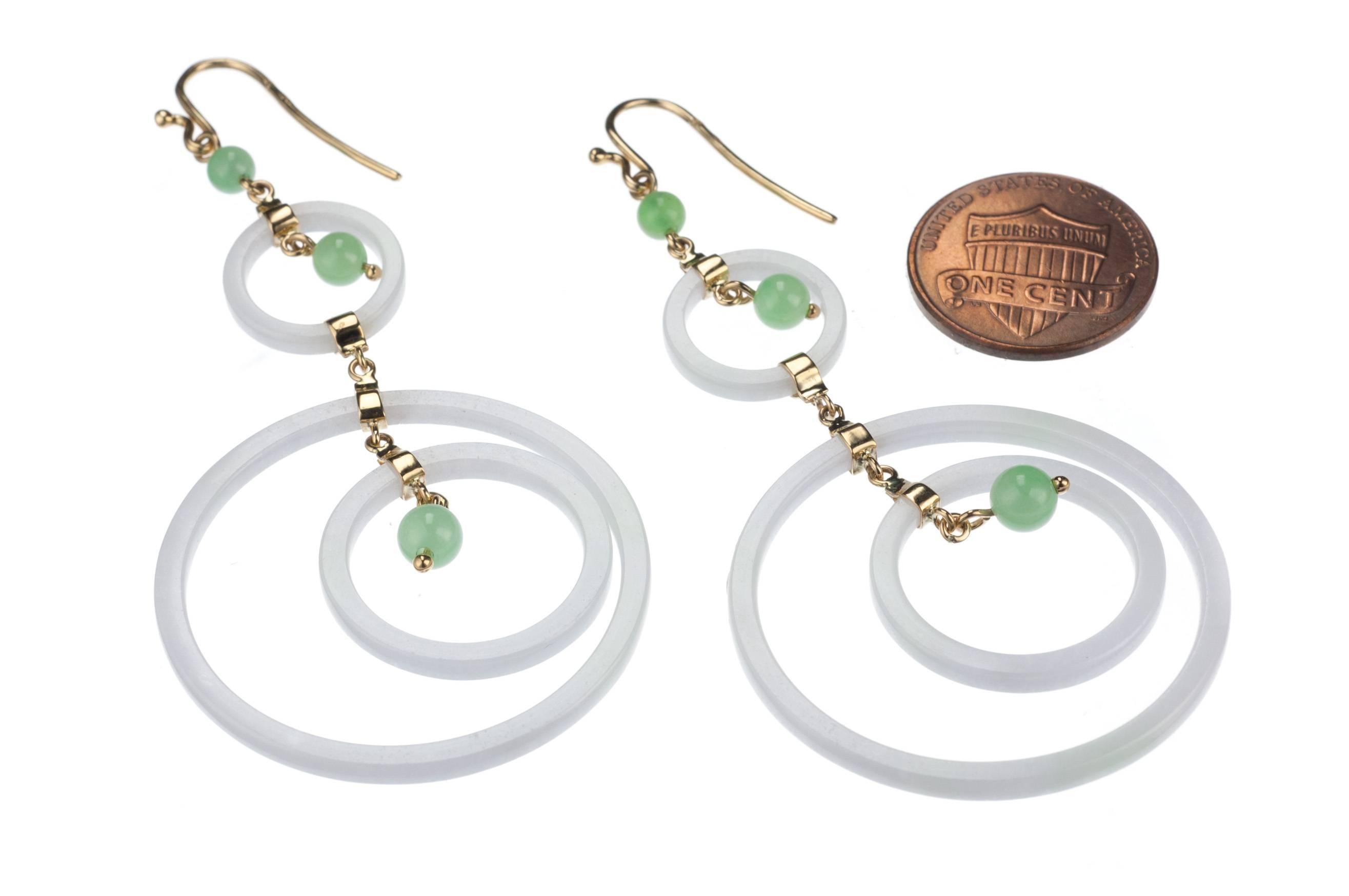 White and Green Jadeite Drop Earrings in 18 Karat Yellow Gold In Excellent Condition For Sale In Saint Louis, MO