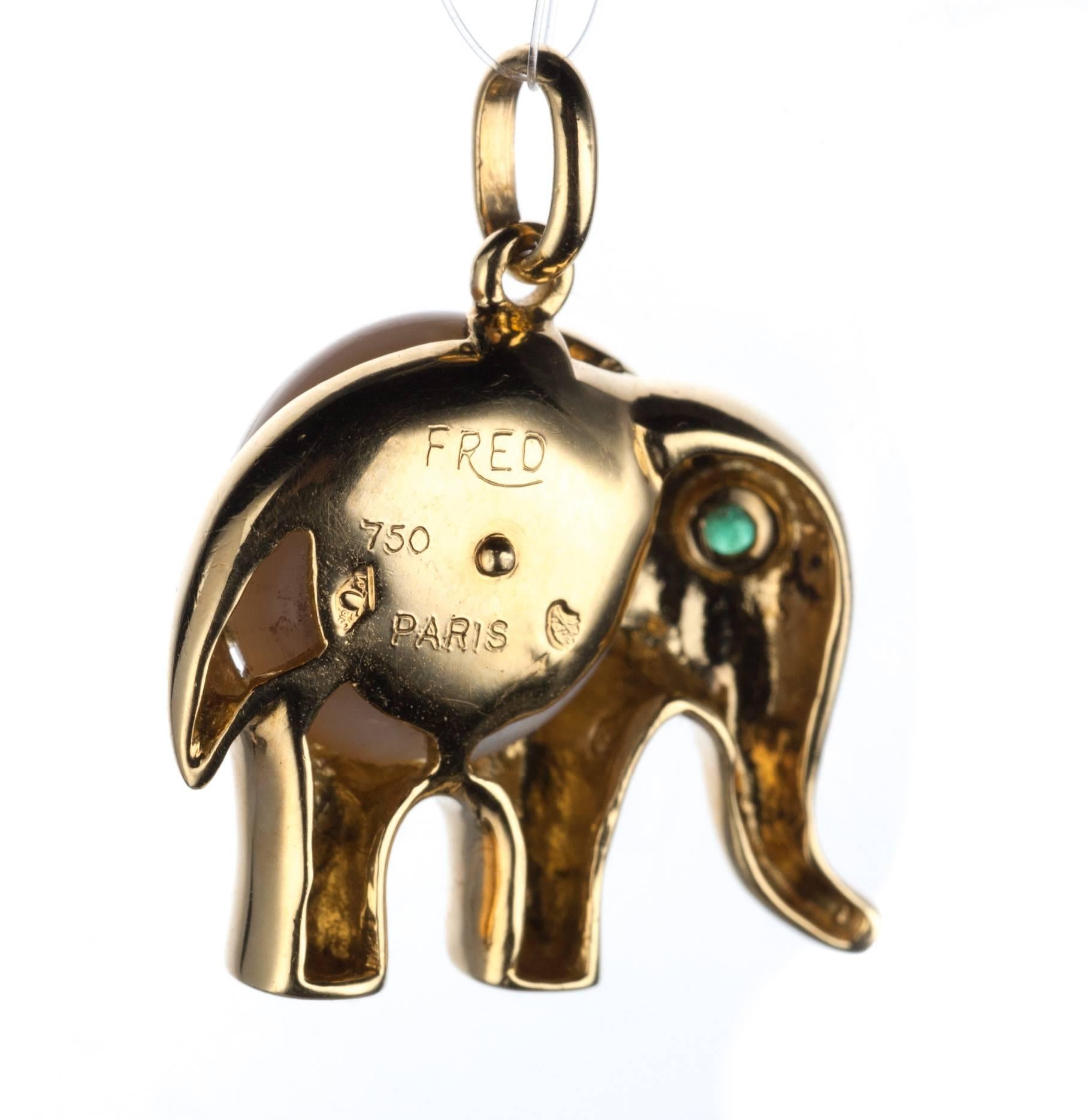 Fred Paris Pearl and Emerald Elephant Pendant in 18 Karat Yellow Gold In New Condition In Saint Louis, MO