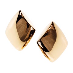 Vhernier “Plateau Grande” Clip Earrings in 18 Karat Yellow Gold