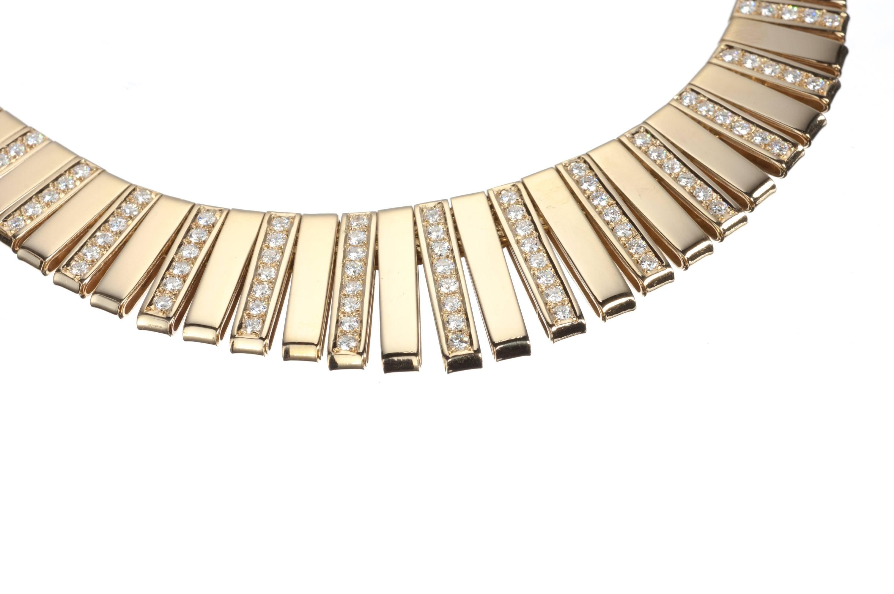 Graduated rays of 18-karat yellow gold alternate between rays set with white diamonds to create a flattering, dramatic necklace. Total diamond weight 2.77ct., 90 brilliant-cut round diamonds.