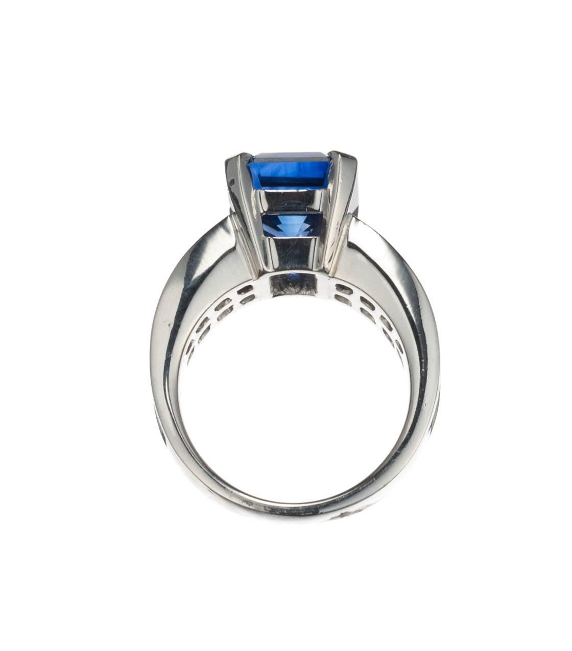 Contemporary Sapphire and Diamond Platinum Ring For Sale