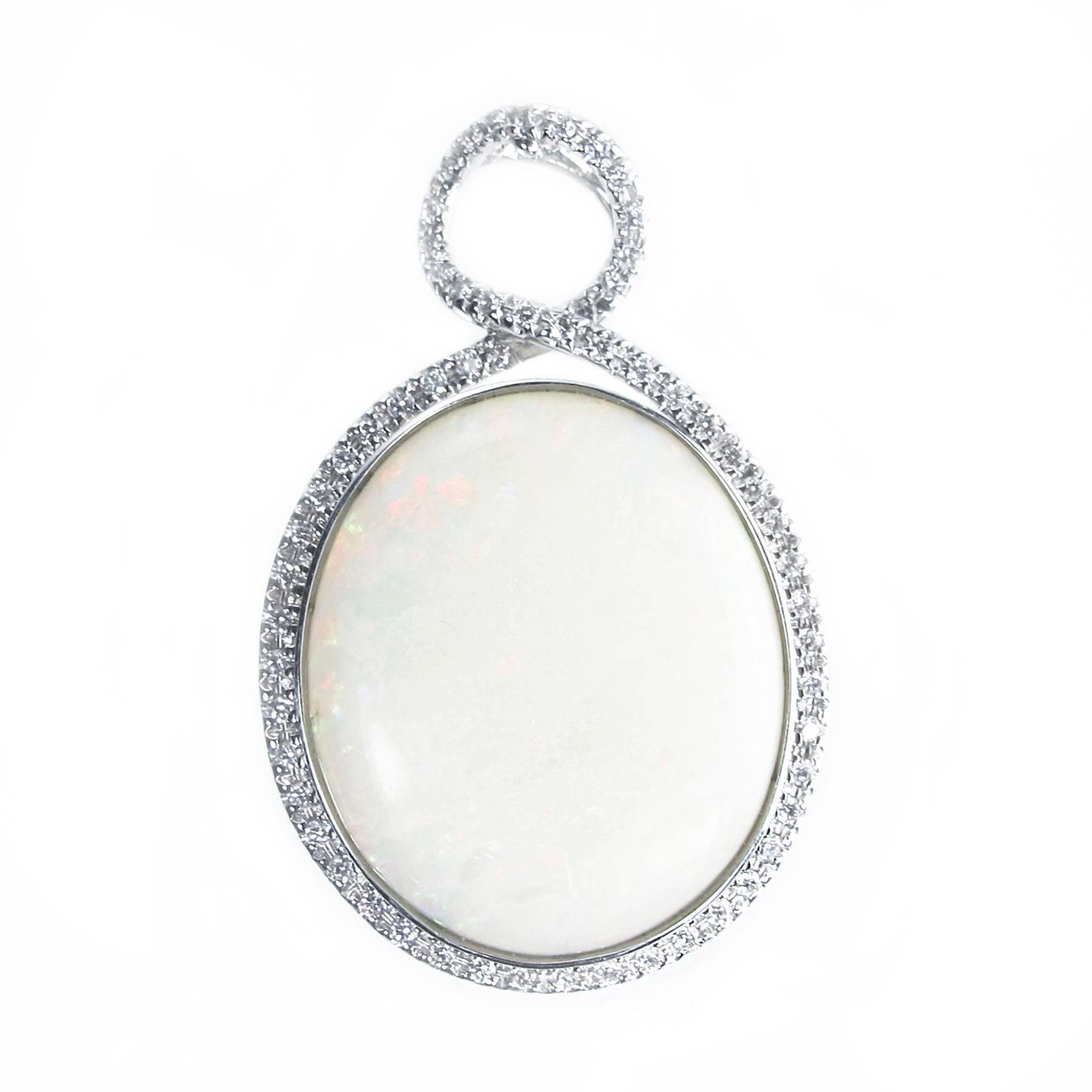 Australian Opal and Diamond Pendant Set in 18 Karat Gold In New Condition For Sale In Toronto, Ontario