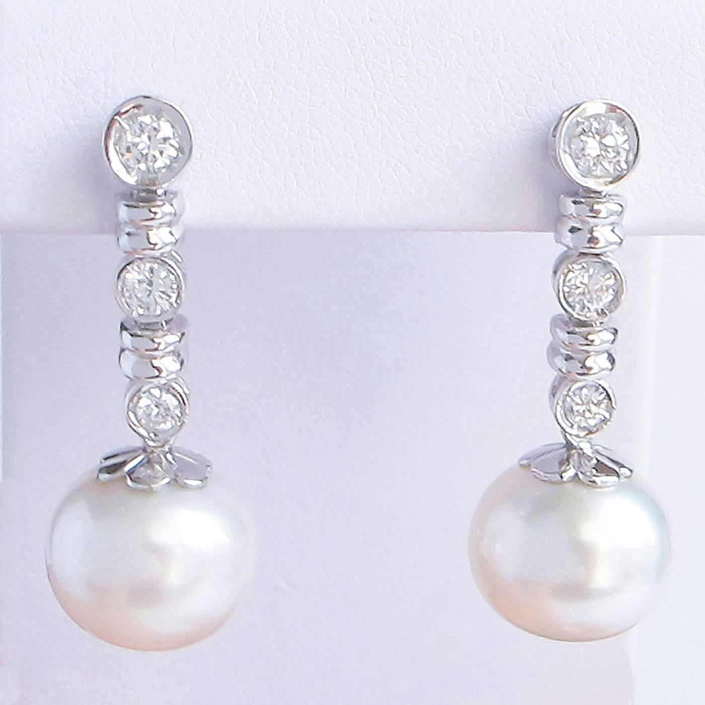 South Sea Pearl and Diamond Drop Earrings Set in White Gold In Excellent Condition In Toronto, Ontario