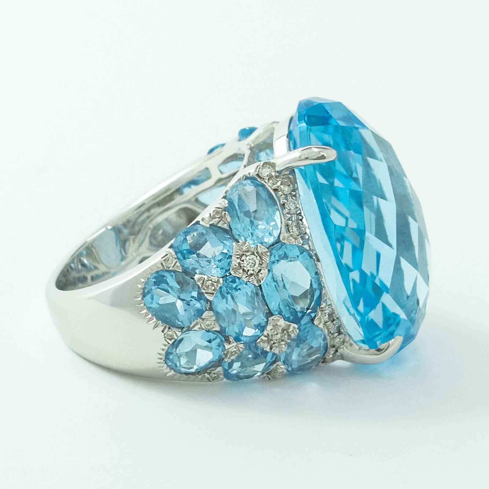 Blue Topaz Diamond White Gold Ring In New Condition For Sale In Toronto, Ontario