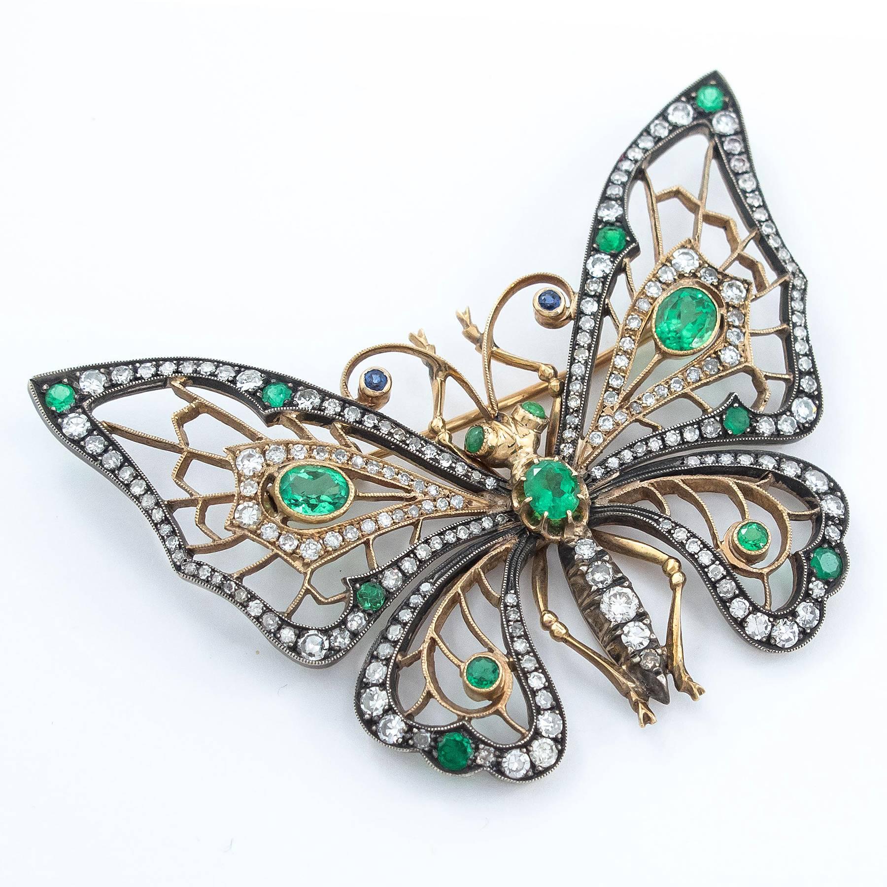 Splendid Emerald Diamond Butterfly Brooch For Sale 1