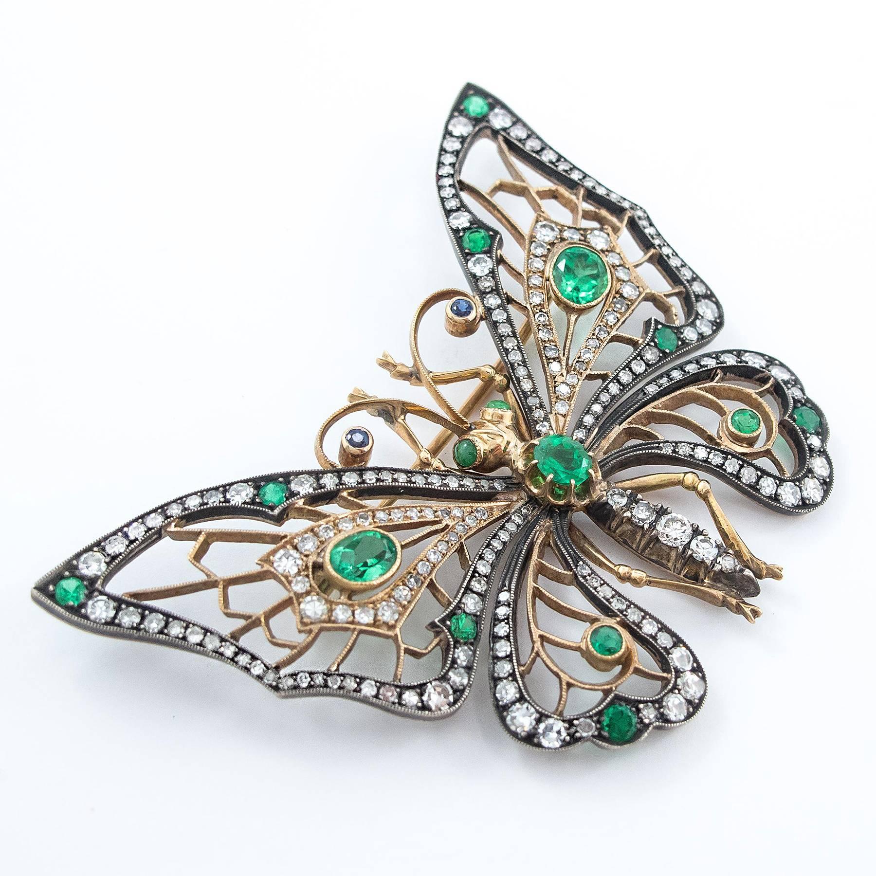 Splendid Emerald Diamond Butterfly Brooch For Sale 2
