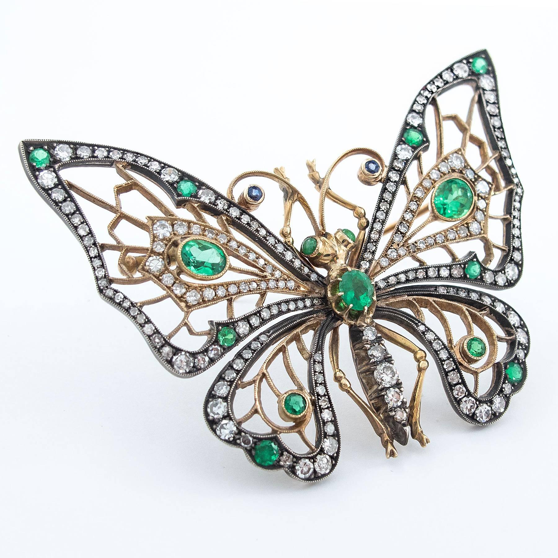 Splendid Emerald Diamond Butterfly Brooch For Sale 3