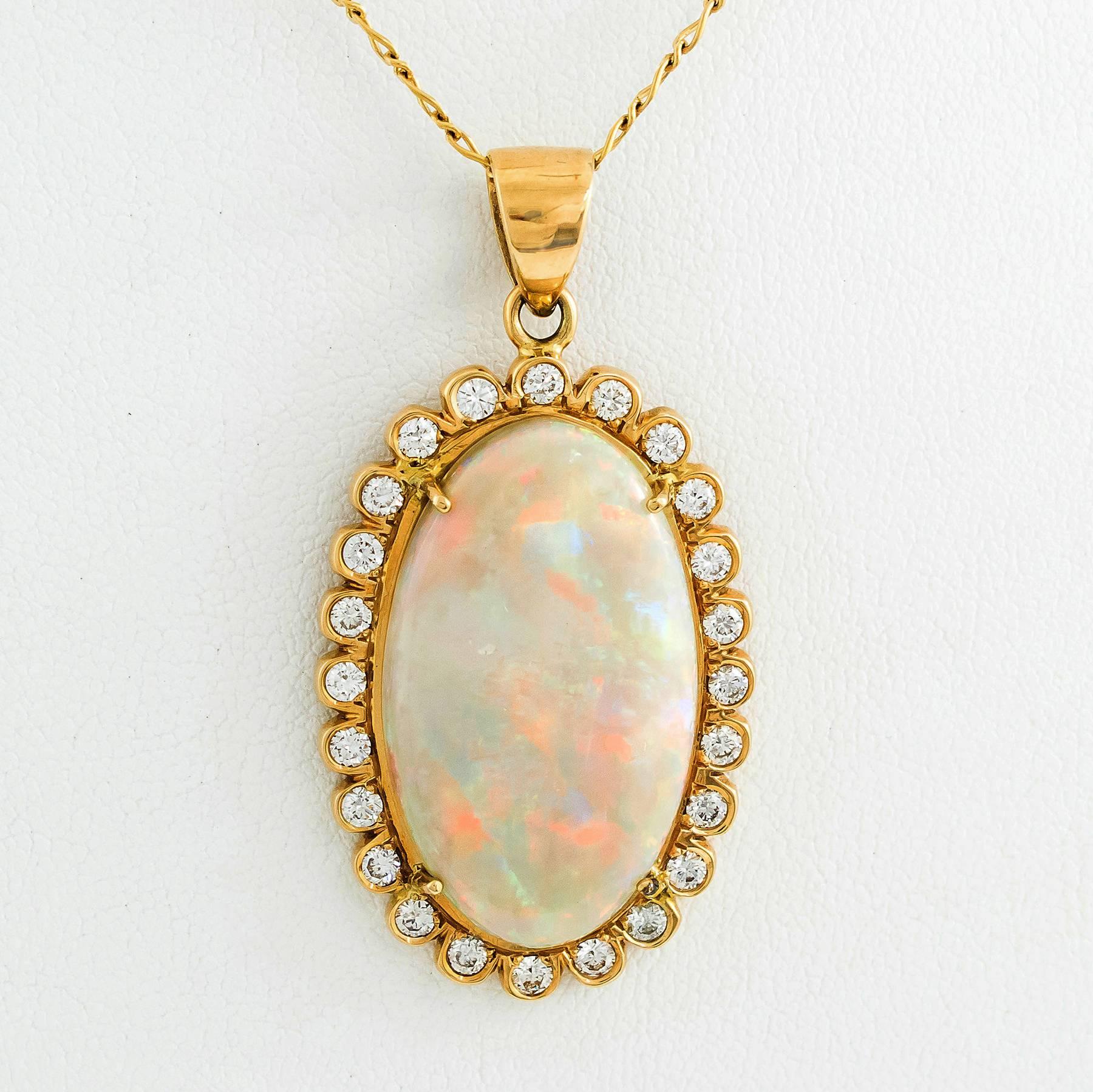 Australian Crystal Opal Diamond and Gold Necklace In Excellent Condition For Sale In Toronto, Ontario